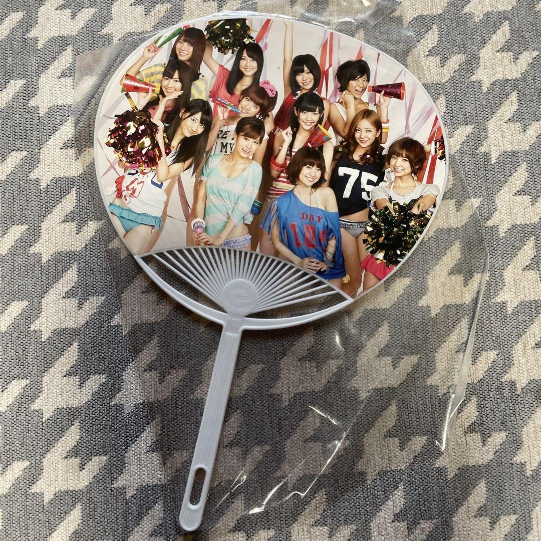 Amazon.co.jp: AKB48オフィシャルカレンダーBOX2012 CHEER UP Amazon.co.jp: AKB48オフィシャルカレンダーBOX2012 CHEER UP