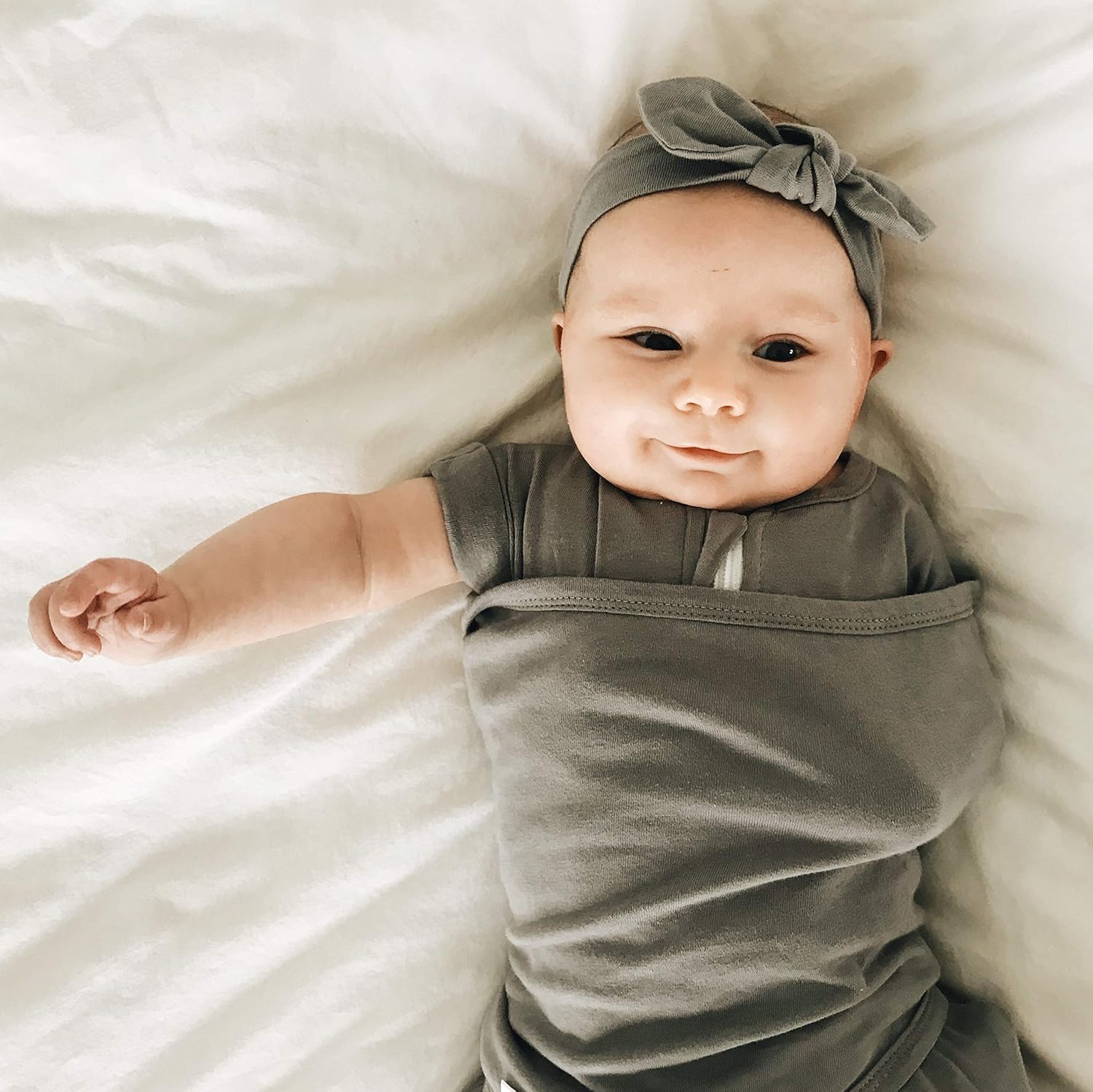embé 2-Way Transition Swaddle, 12-18 lbs, Arms & Legs In Or Out, Warm Up & Cool Down 100% Cotton, 3-6 Months