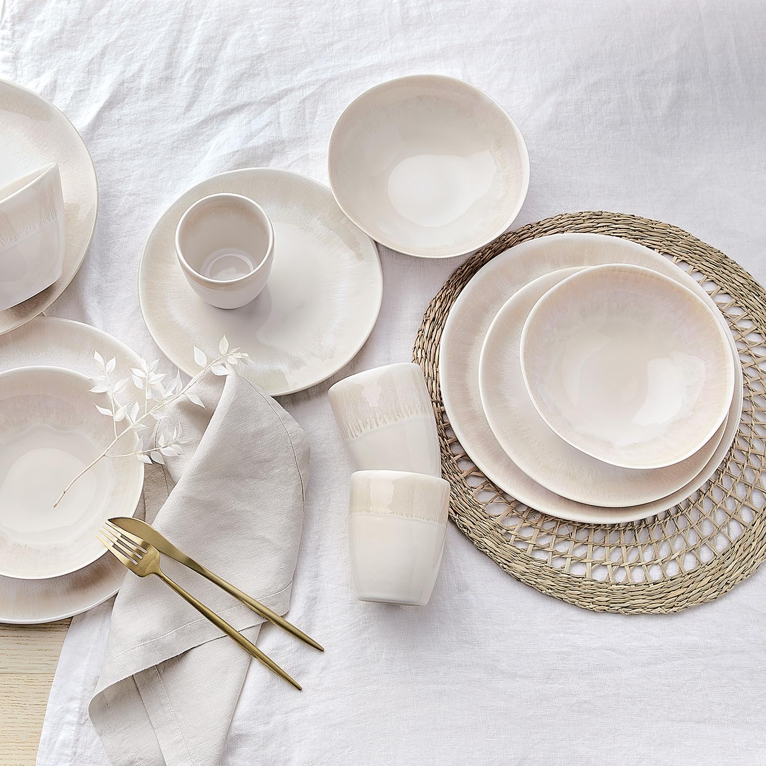 BUTLERS Geschirr-Set 12-tlg. für 4 Personen Steinzeug - ATLANTIS - | Farbe Beige - reaktive Glasur & Boho-Stil - spülmaschinenfest & mikrowellengeeignet - Schalen, Frühstücksteller, Essteller