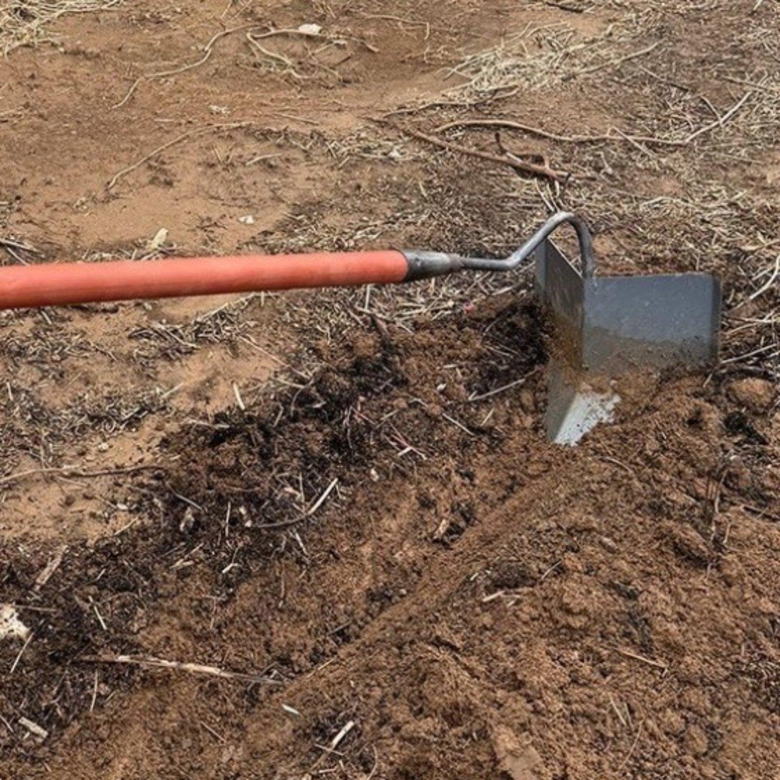 Houe de Jardin Manuelle, Tête de Houe Triangulaire en Acier, Construction Compacte en Fer, Adaptée Au Labour des Petits Jardins.