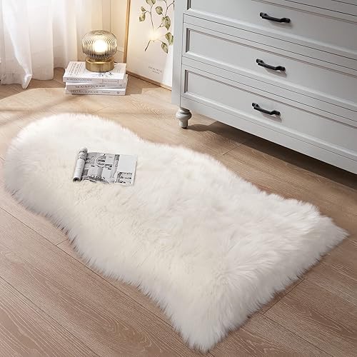Miniatura 3 de Alfombra pequeña de piel sintética de 2 x 4 pies, ultra suave, funda de sofá, funda de asiento, alfombra blanca esponjosa para dormitorio,