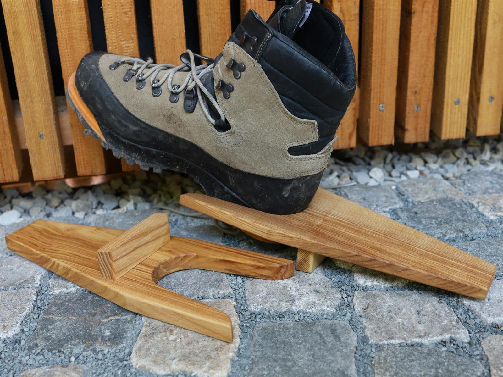 Stiefelknecht aus Eschenholz – Stabiler Schuhauszieher aus geöltem Holz – Praktische Hilfe zum Stiefelausziehen – Handgemacht in Europa