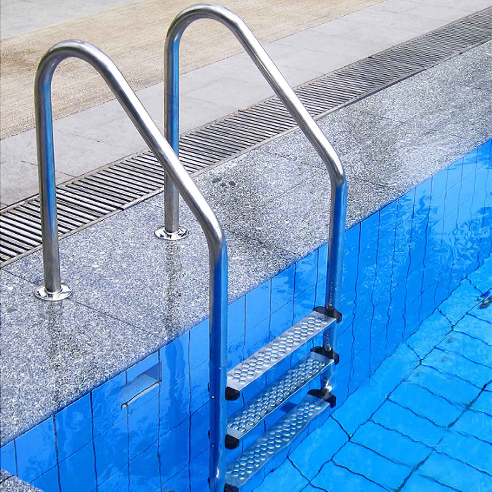 Échelle de piscine 304 en acier inoxydable aux finitions métalliques haut de gamme