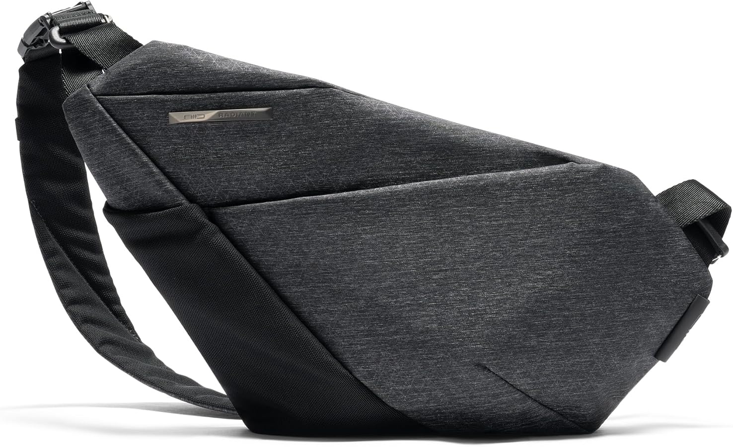 バッグ NIID FINO V FINO V｜ジャケット下に隠れる薄さ＆想像を超える収納力！多機能