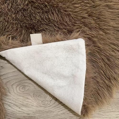 Vista 40 de Faldones de felpa para árbol de Navidad, 36 pulgadas, tapete de lujo de piel sintética blanca nevada con copos de nieve dorados para decoración