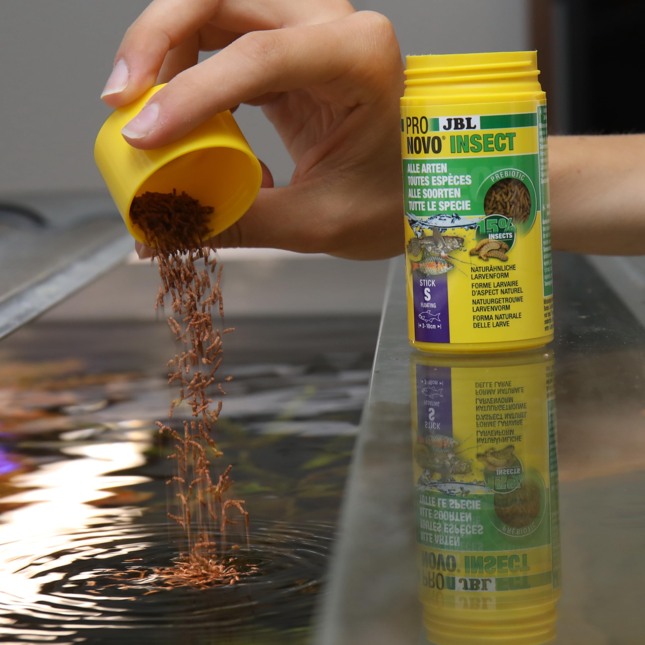 JBL PRONOVO INSECT STICK, Aliment pour tous Poissons d'Aquarium de 3-10 cm, Bâtonnets Alimentaires pour Poissons, Doseur à clic, taille S, 100 ml