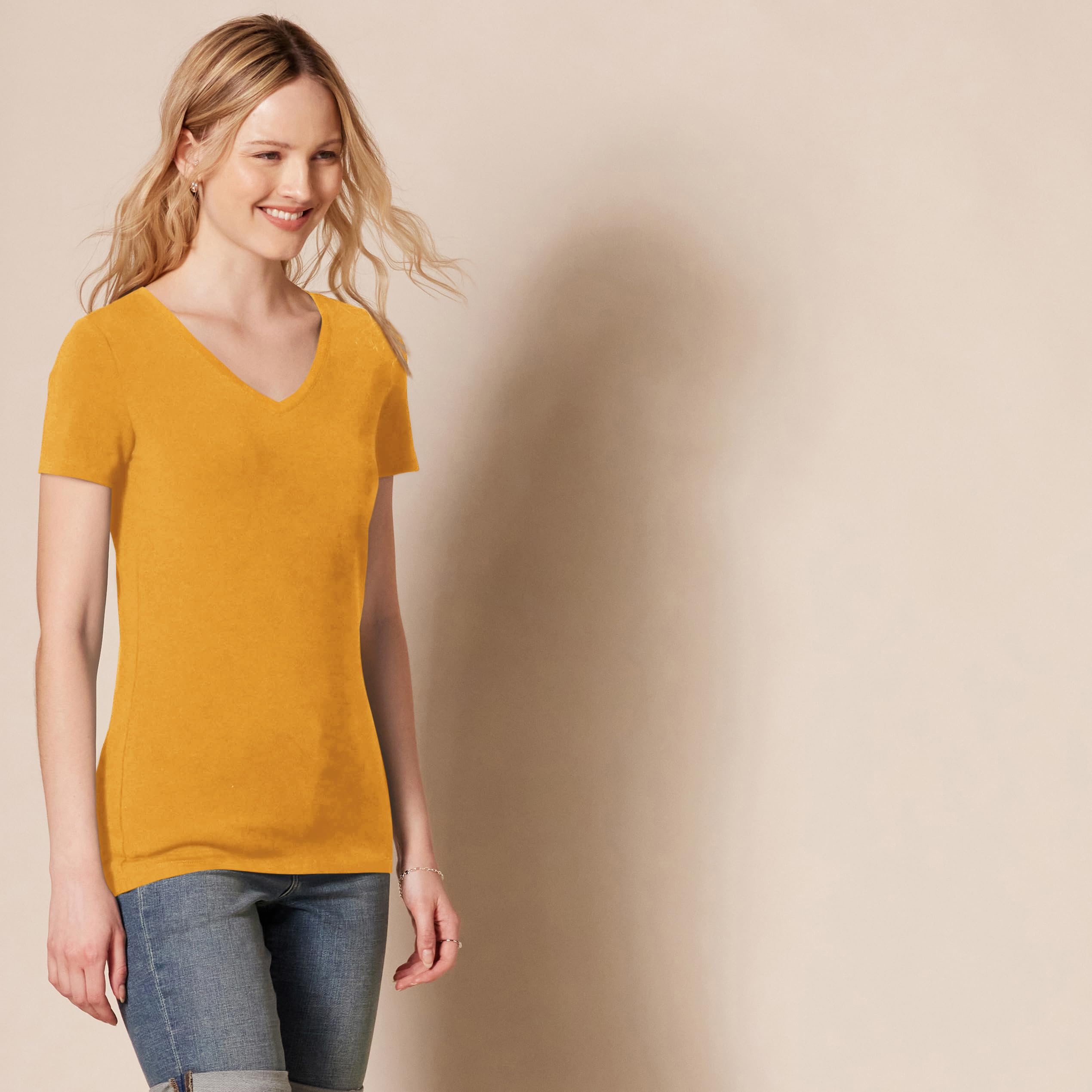 Amazon Essentials Women's Regular-Fit Short-Sleeve T-Shirt (Crewneck and V-Neck Options), Multipacks — view 163