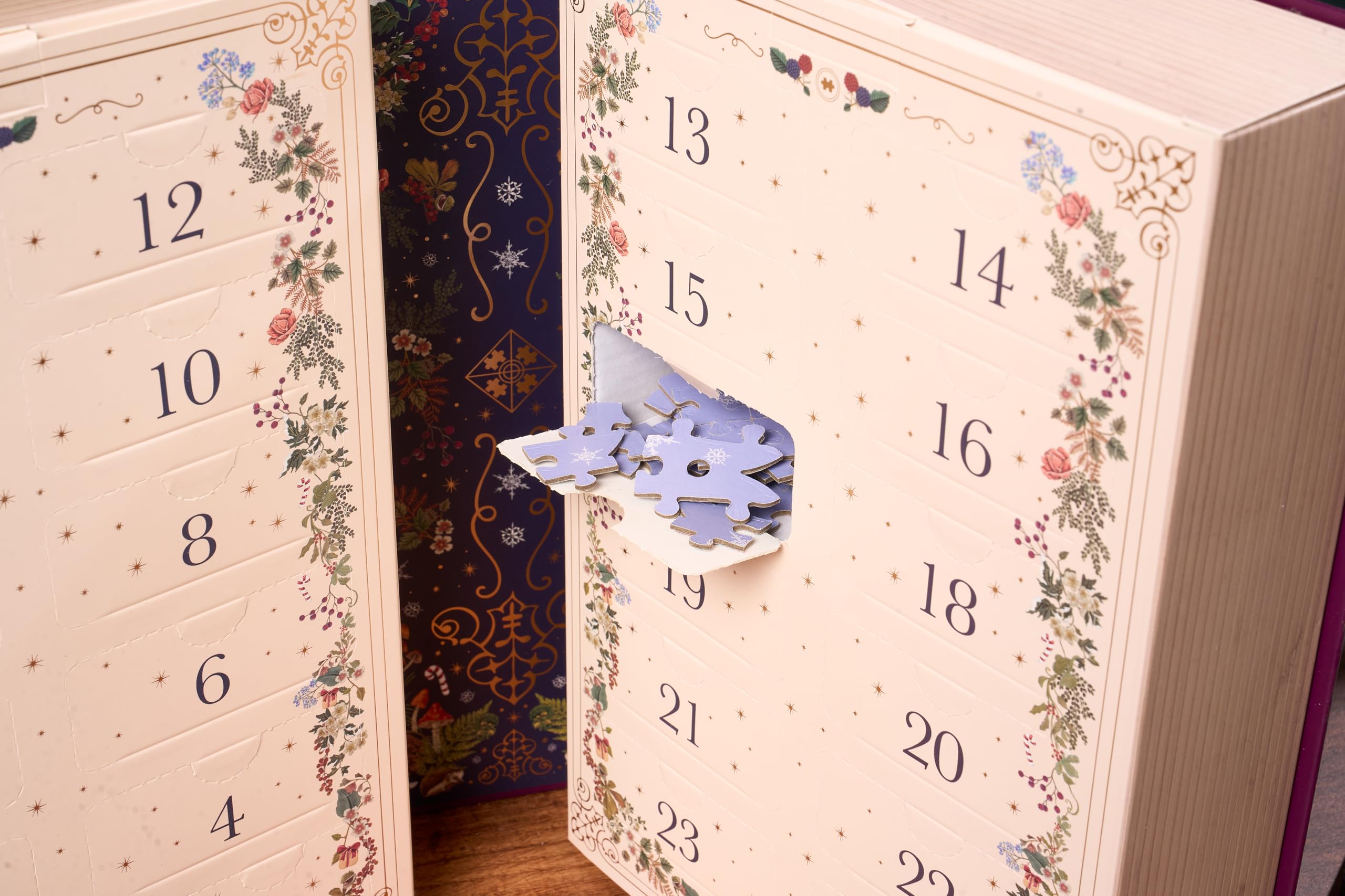 Gibsons The Art File Collection - Calendario dell'Avvento "Racconti di Natale", 24 mini puzzle natalizi giornalieri per adulti e bambini, set regalo per il conto alla rovescia delle festività