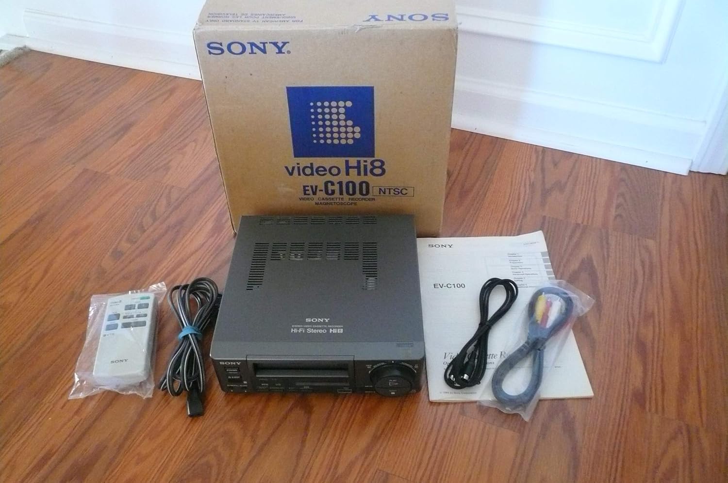 Sony Video Hi8 EV-C100 NTSC Video Cassette Recorder Magnetoscope