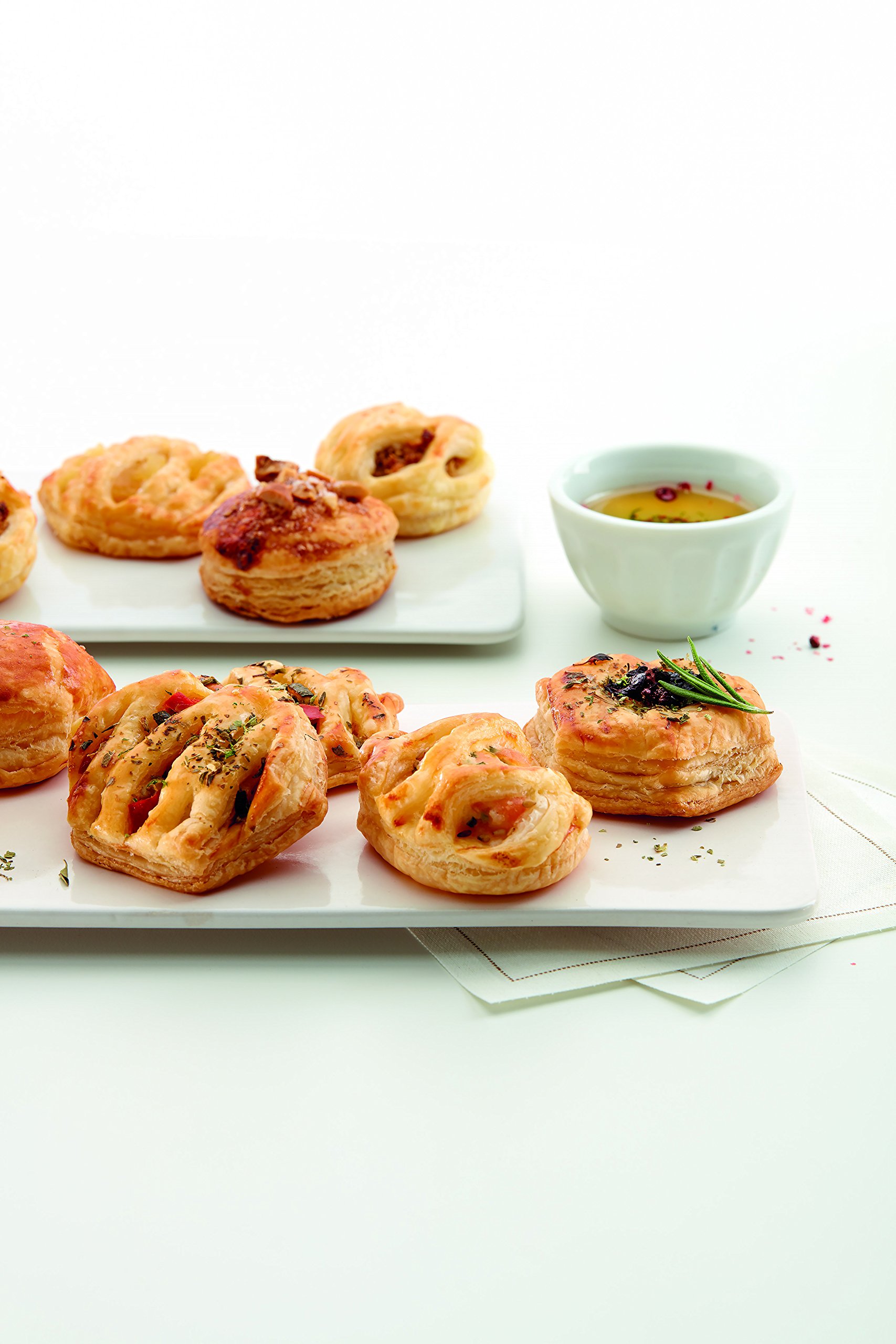 Lékué Kit Petits Fours, 1 découpoir et 2 rouleaux pour préparer petits fours Rouge 30 x 1.5 cm