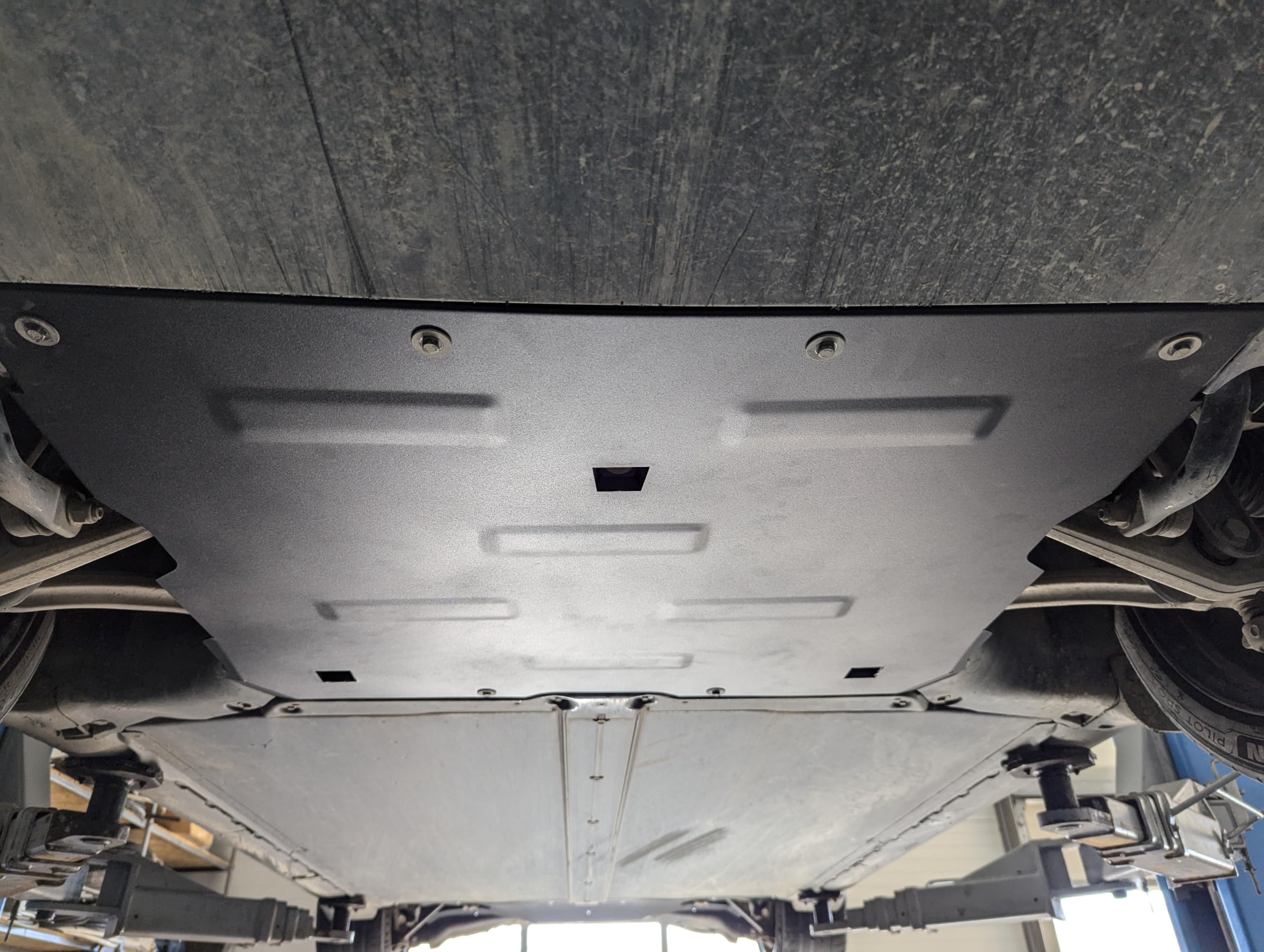 Protección metálica bajo motor eléctrico delantero compatible con Tesla Model 3 AWD - (2017-2025)