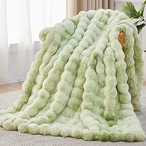 Faux Fur Throw Blanket, 1000GSM Fluffy Soft Bubble Blanket for Couch Bed, Cozy Plush Warm and Thick Blanket, Fuzzy Rabbit Lola Throw for Living Room Bedroom 50''*60'' Green