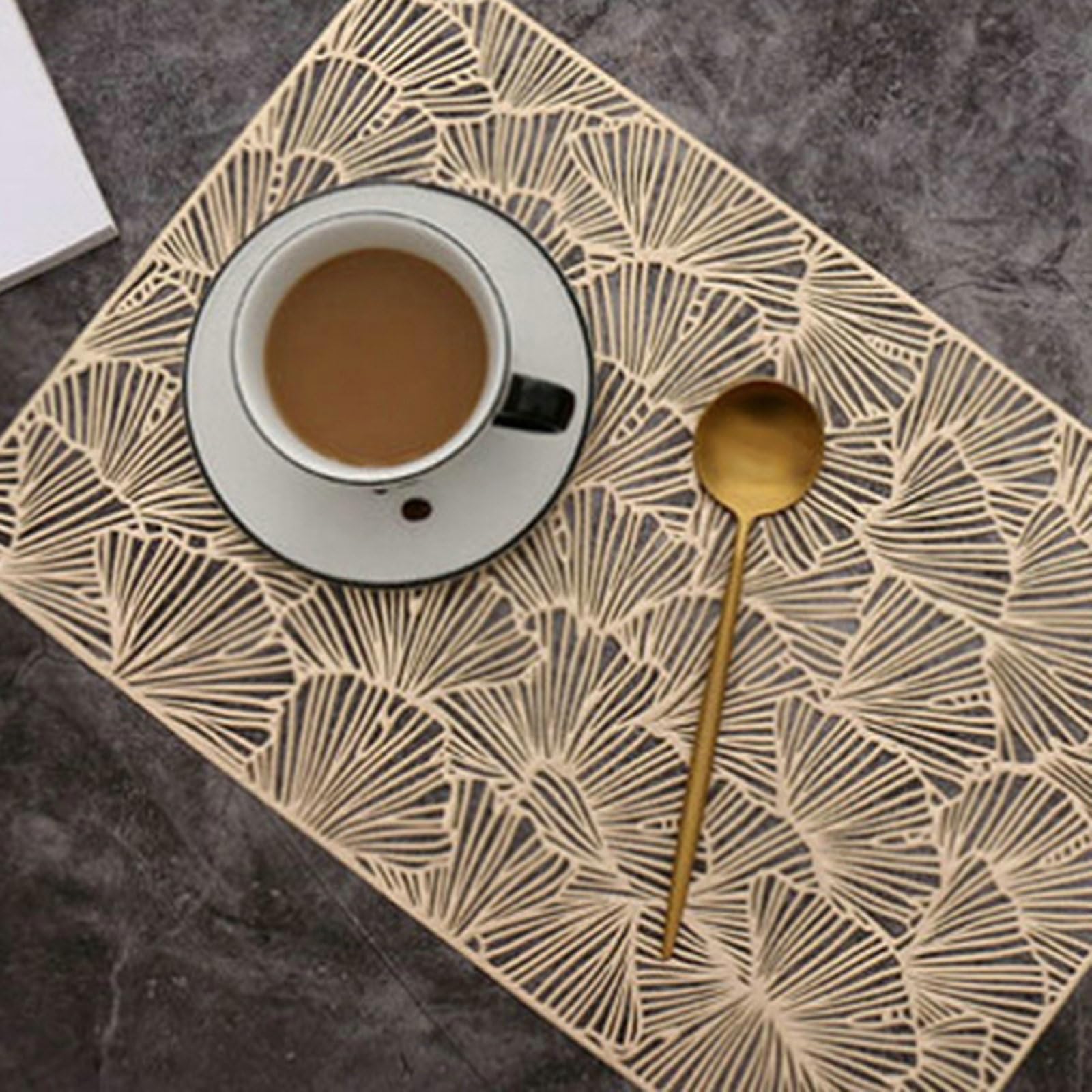 Set de Table Lot de 10, Sets de Table Lavables PVC Rectangulaire avec Motif de Feuille de Ginkgo Creux Antidérapant Résistant à l'usure à la Chaleur, Or, 45x30CM
