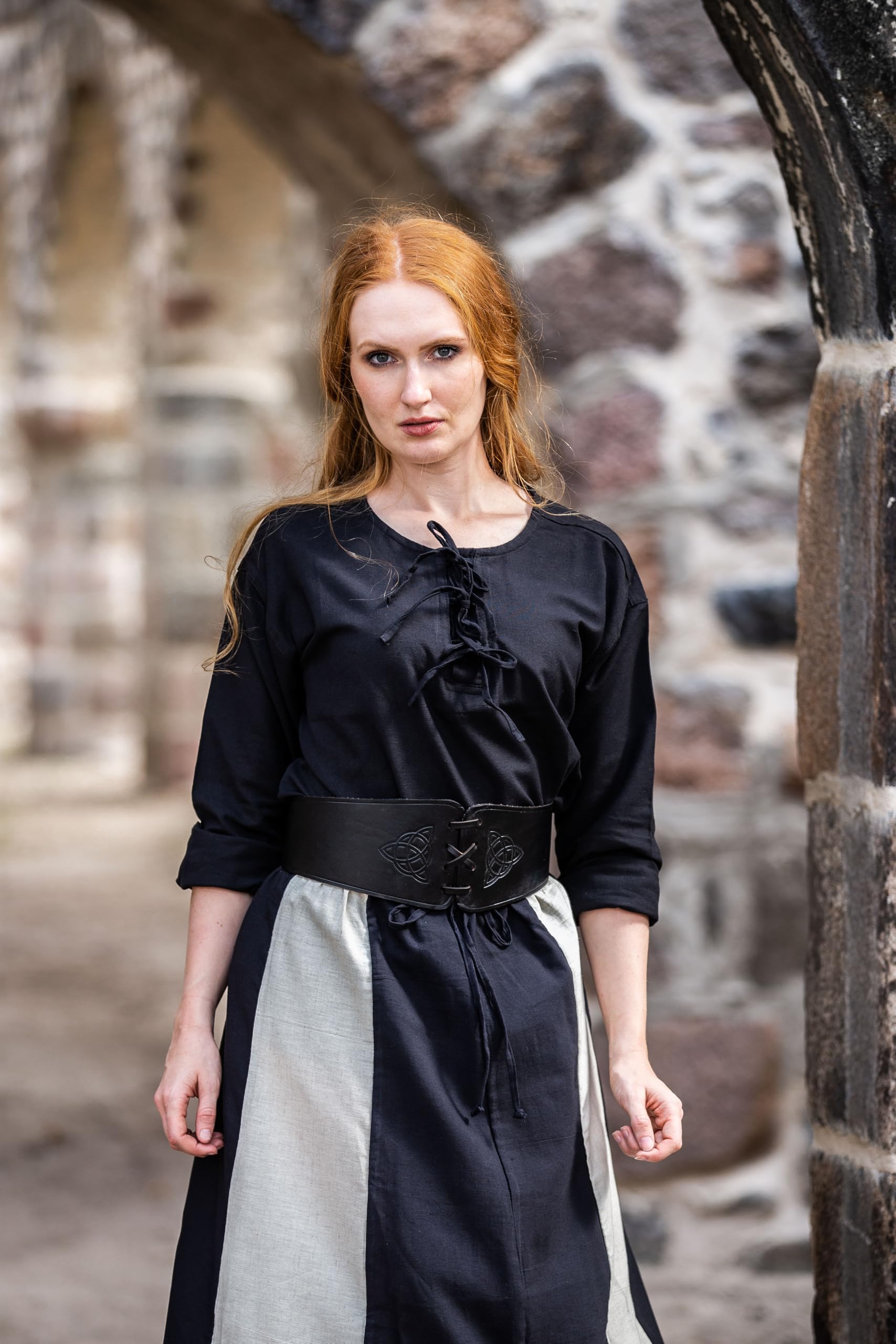 Leonardo Carbone® Mittelalter Miedergürtel Alana mit Triquetra - Ledergürtel Damen, Mittelalter Kleidung Damen, LARP, Karneval, Cosplay, Wikinger Hobbit Kostüme, Karneval - 100% Echtleder Schwarz
