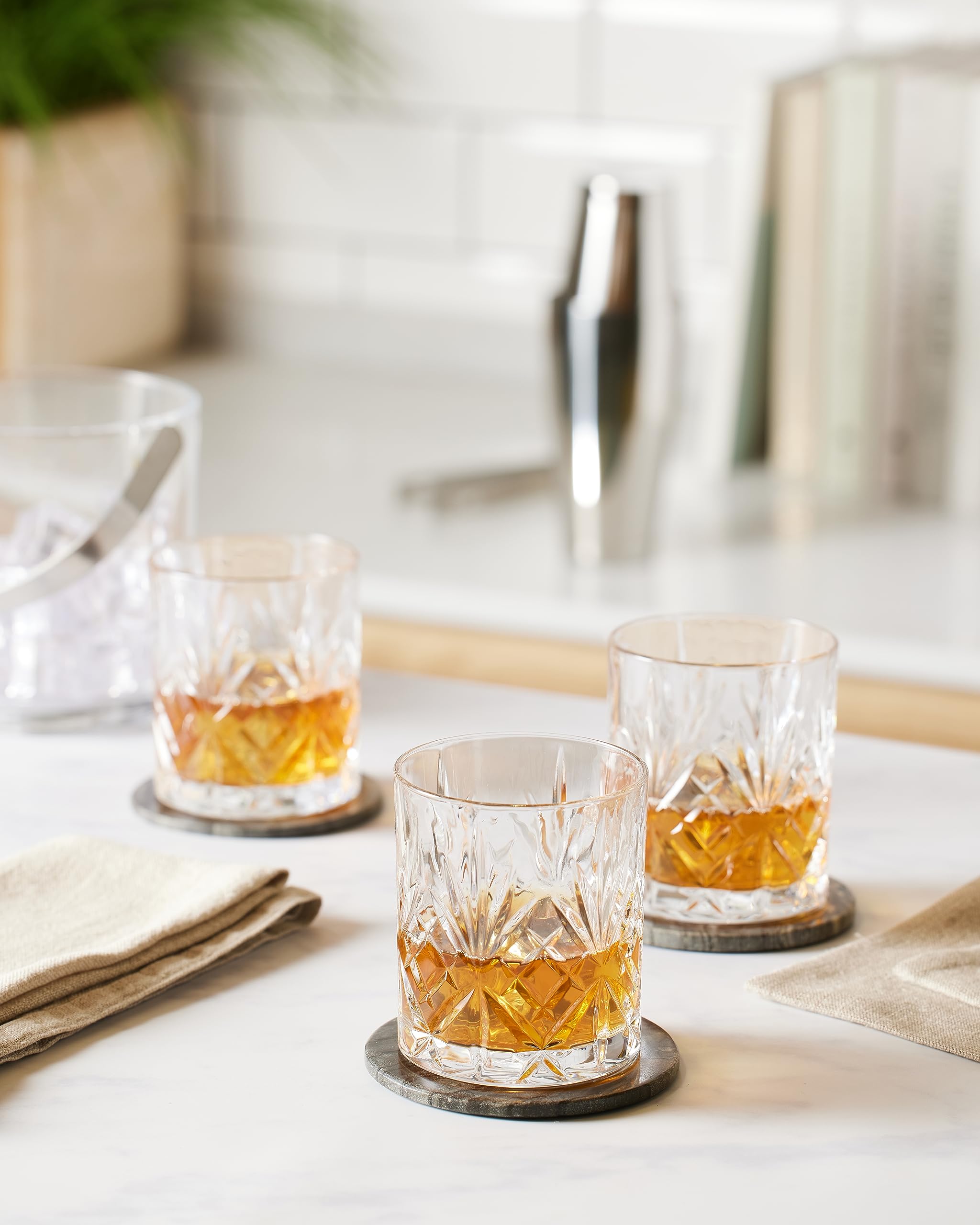 SCHOTT ZWIESEL Whiskyglas Show (6er-Set), anmutige Tumbler für Whisky mit Relieff, spülmaschinenfeste Kristallgläser (Art.-Nr. 121553) Küche, Haushalt & Wohnen