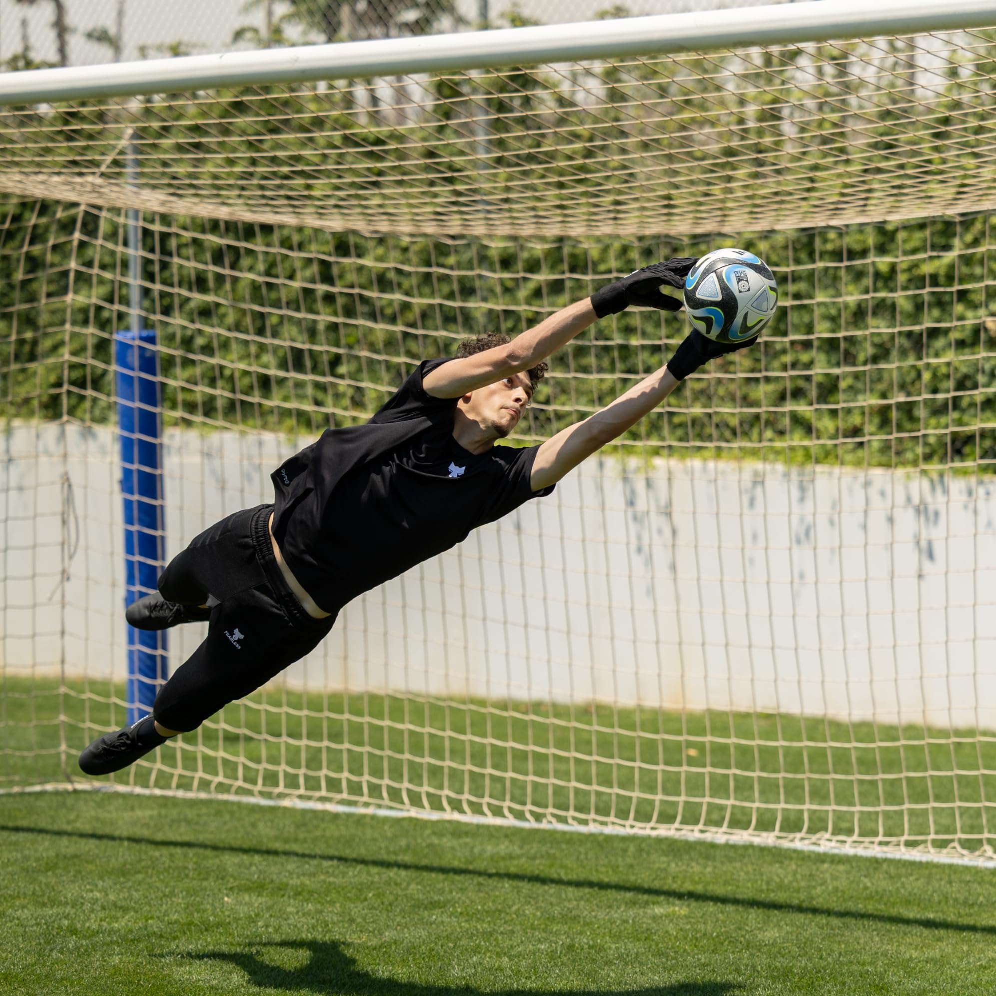 Wolf Pro - Guanti da portiere uomo e bambino - Guanti portiere con lattice tedesco - Presa antiscivolo - Taglio negativo - Sensazione seconda pelle
