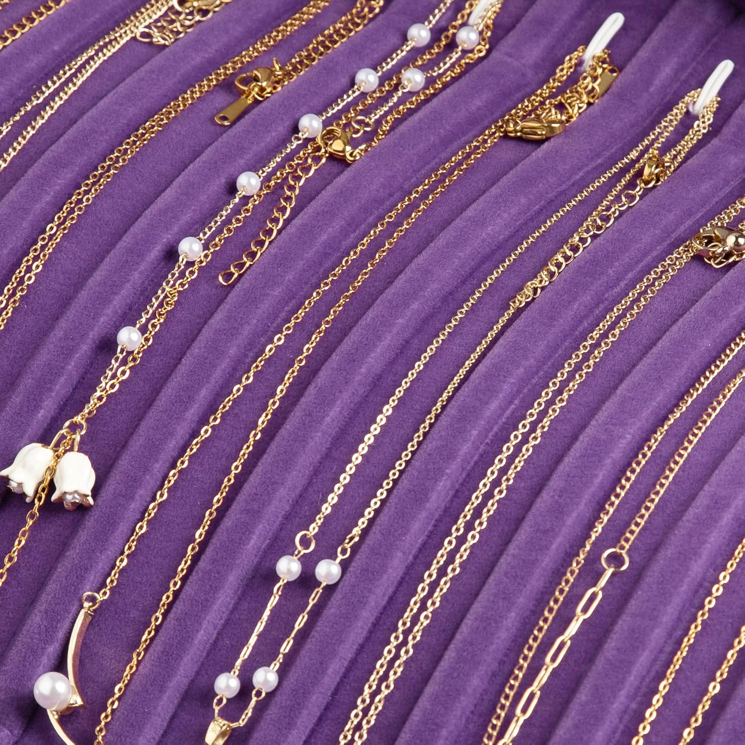 Frebeauty 15 Hooks Necklace Tray Velvet Neckalce Organizer with Clear Lid Lockable Necklace Holder Box Jewelry Organizer for Pendants Chains Necklace Jeweley Tray for Women (Purple)