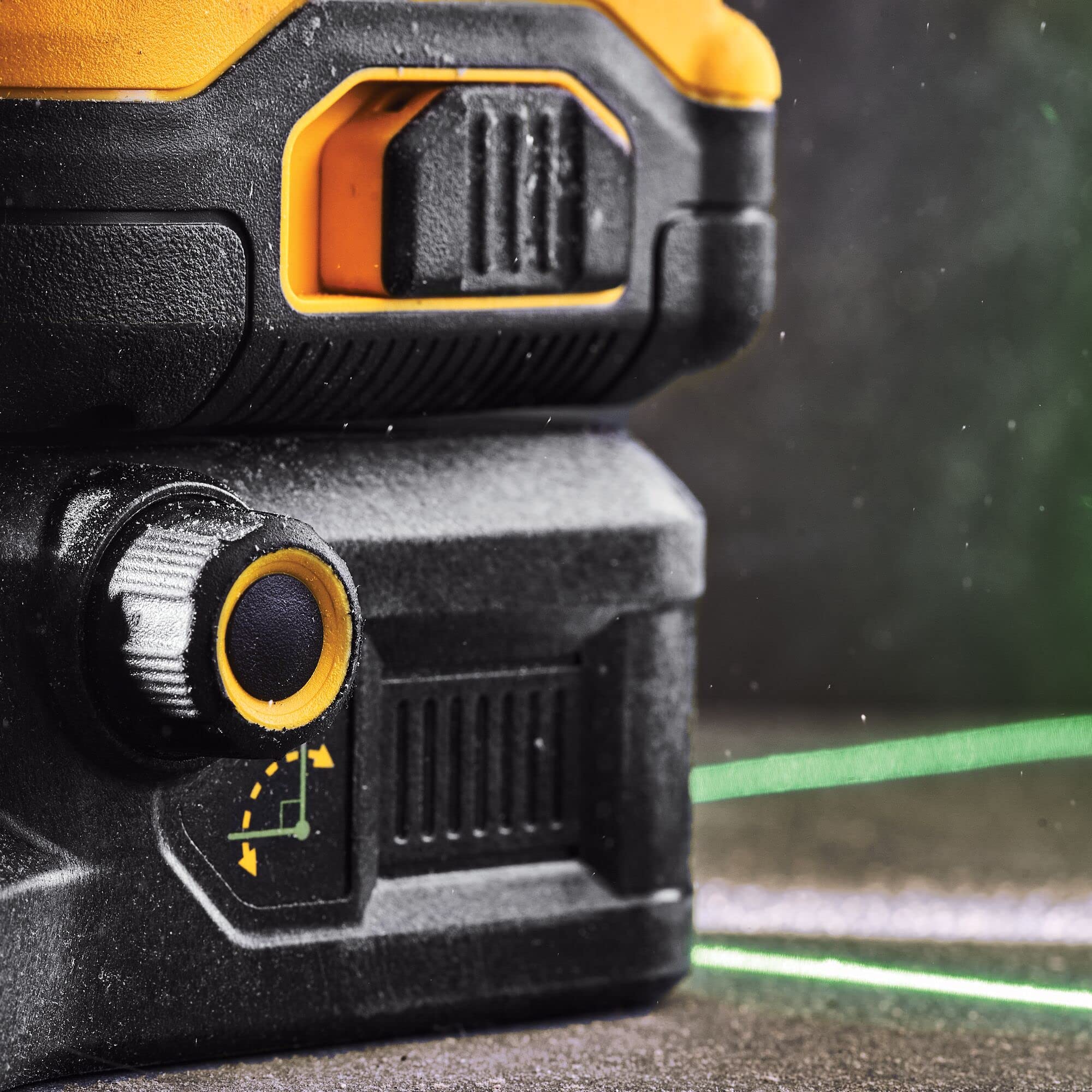 DEWALT DCE089D1G18-QW DCE089D1G18-QW-Poziom 3-liniowy 360° XR 18V/12V Samooczny zielony laser z akumulatorem 18V Li-Ion 2Ah, srebrny