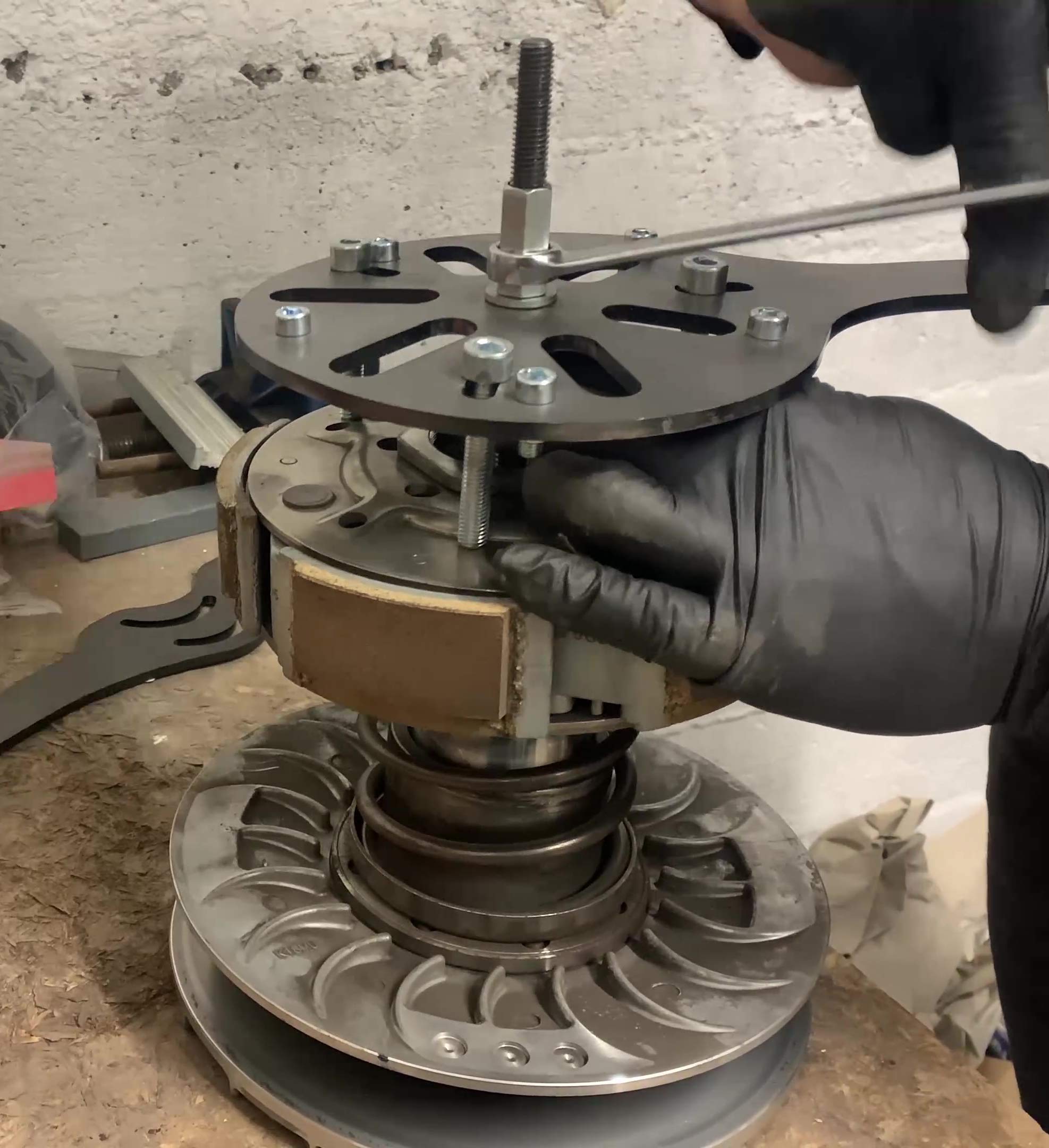 Easyboost Chiavi Blocca Variatore Frizione Correttore per BMW C600 e C650 Strumento Attrezzo Essenziale Smontare Cambiare Rulli Cinghia di Trasmissione Molla di Contrasto - Revisione