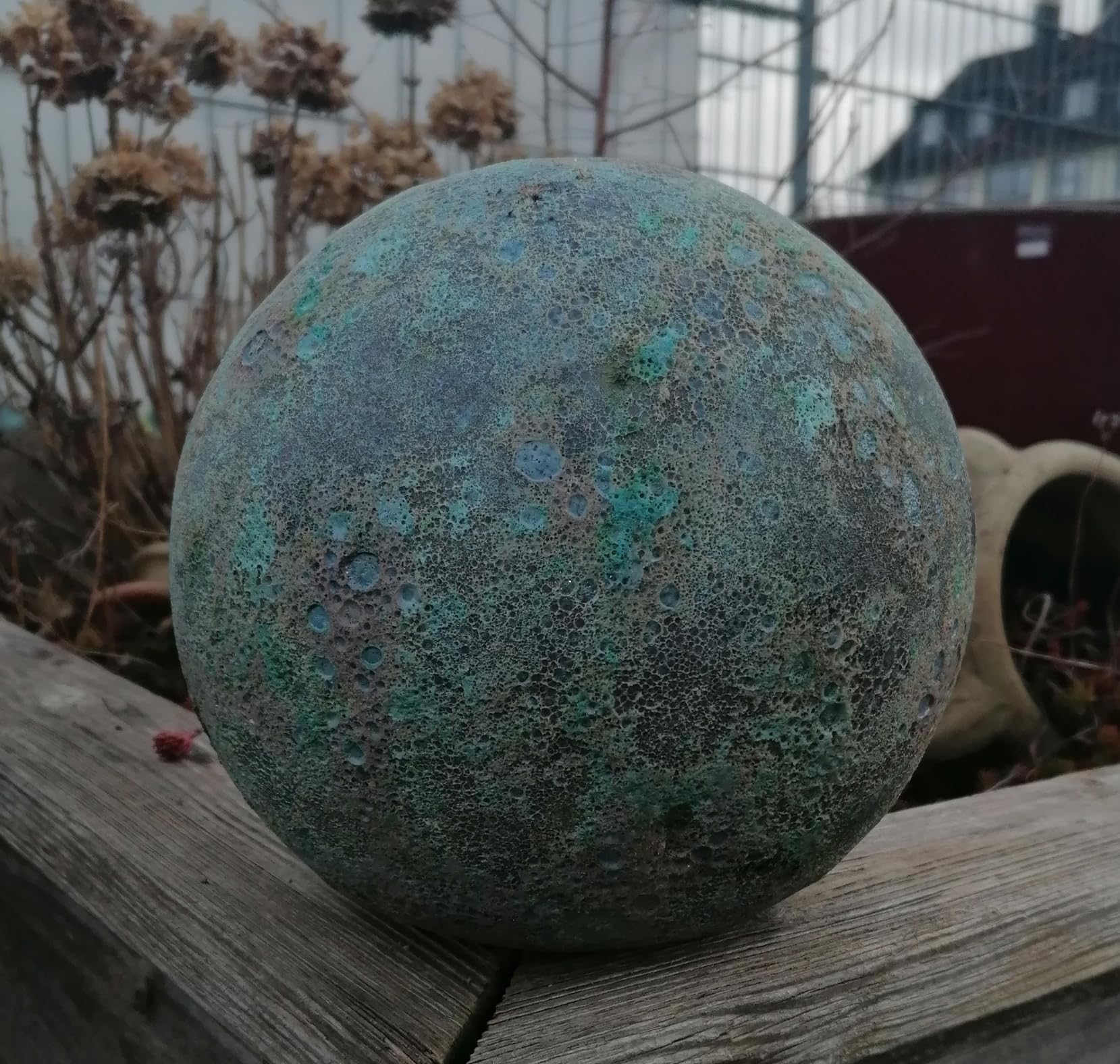 Generisch B-Ware !! Schöne außergewöhnliche Kugel ø ca. 30 cm aus winterfesten Steinzeug türkis - blaugrün Deko Garten