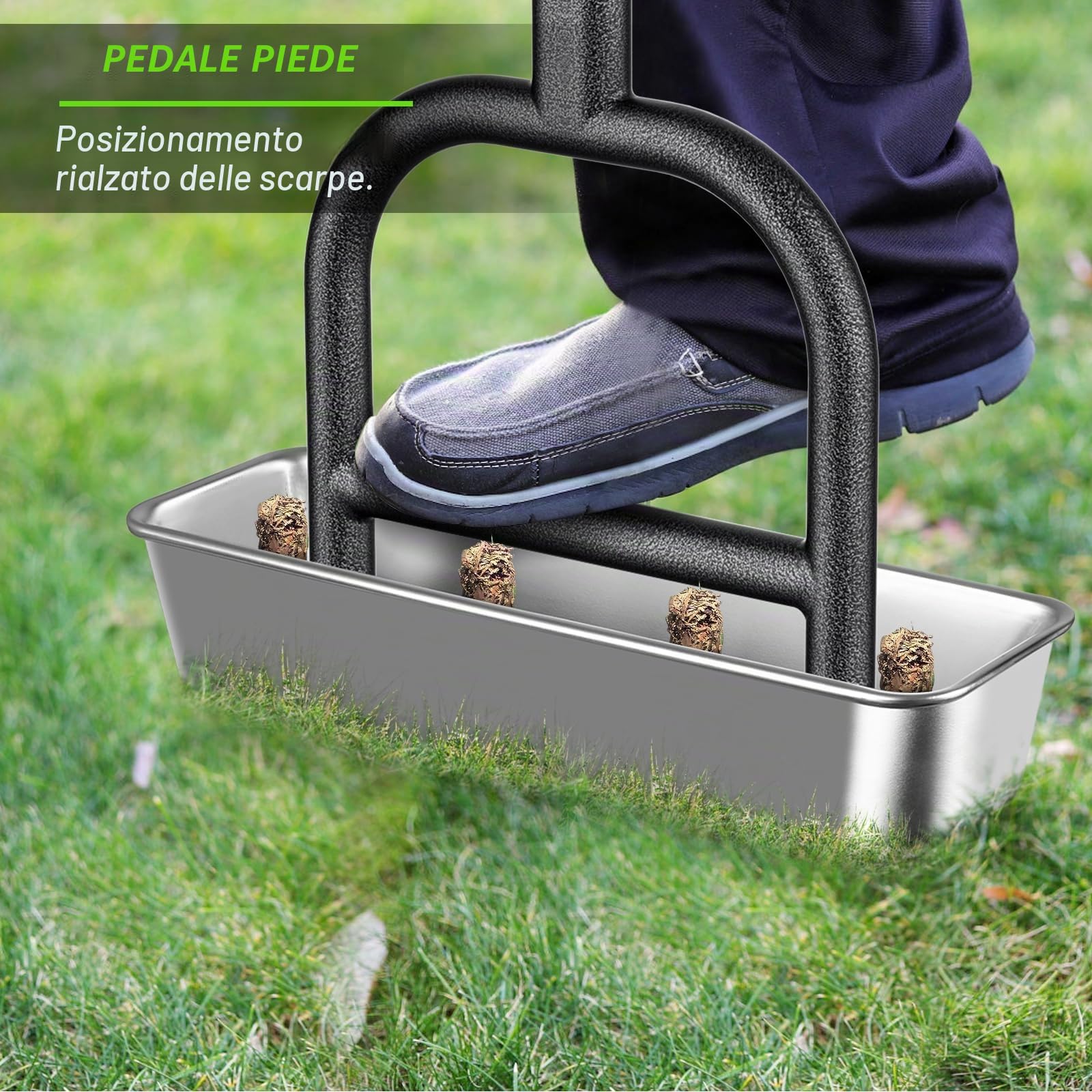 Benelabel Aeratore per Prato, Strumento per L'Arieggiatura Dell'Erba pn Acciaio Inox a 4 Denti Vuoti per il Taglio Manuale Del Giardino con Vassoio di Stoccaggio e Impugnatura Morbida la Pulizia, 93cm