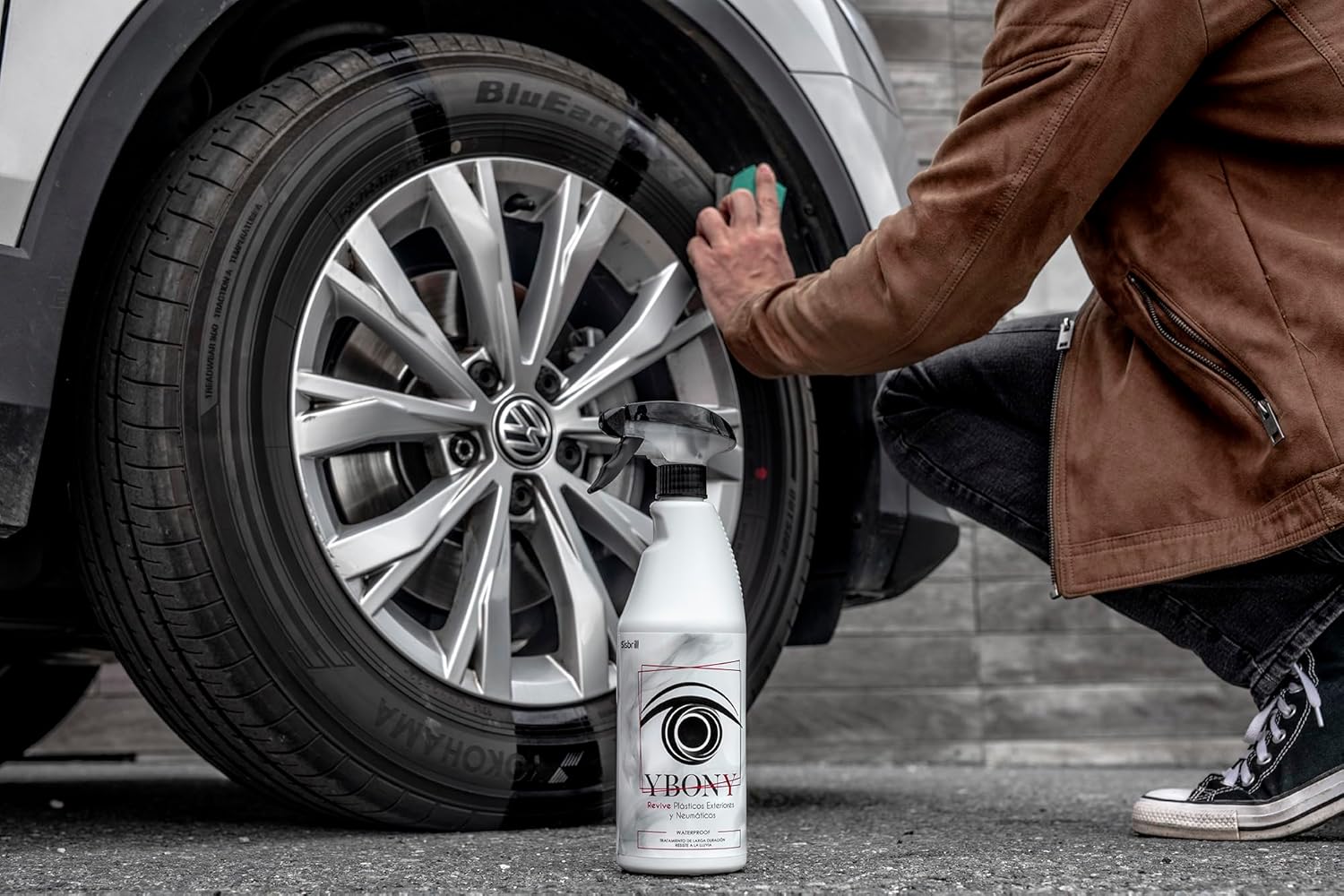 Sisbrill: Restaure les Plastiques Détériorés, Ultra-Brillant & Résistant à la Pluie (750ml) - Description