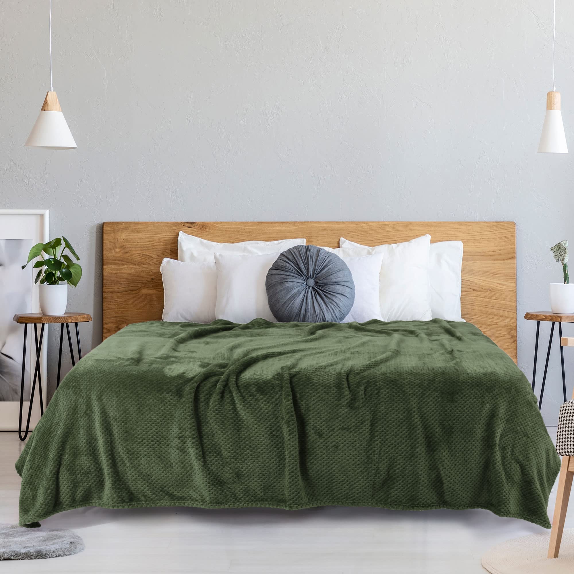 Sourcingmap Couverture polaire douce et chaude en flanelle pour lit double, queen et full size ou pour canapé - Idéal en toute saison - Légère et robuste , Polyester, vert militaire, Twin-59" x 78"