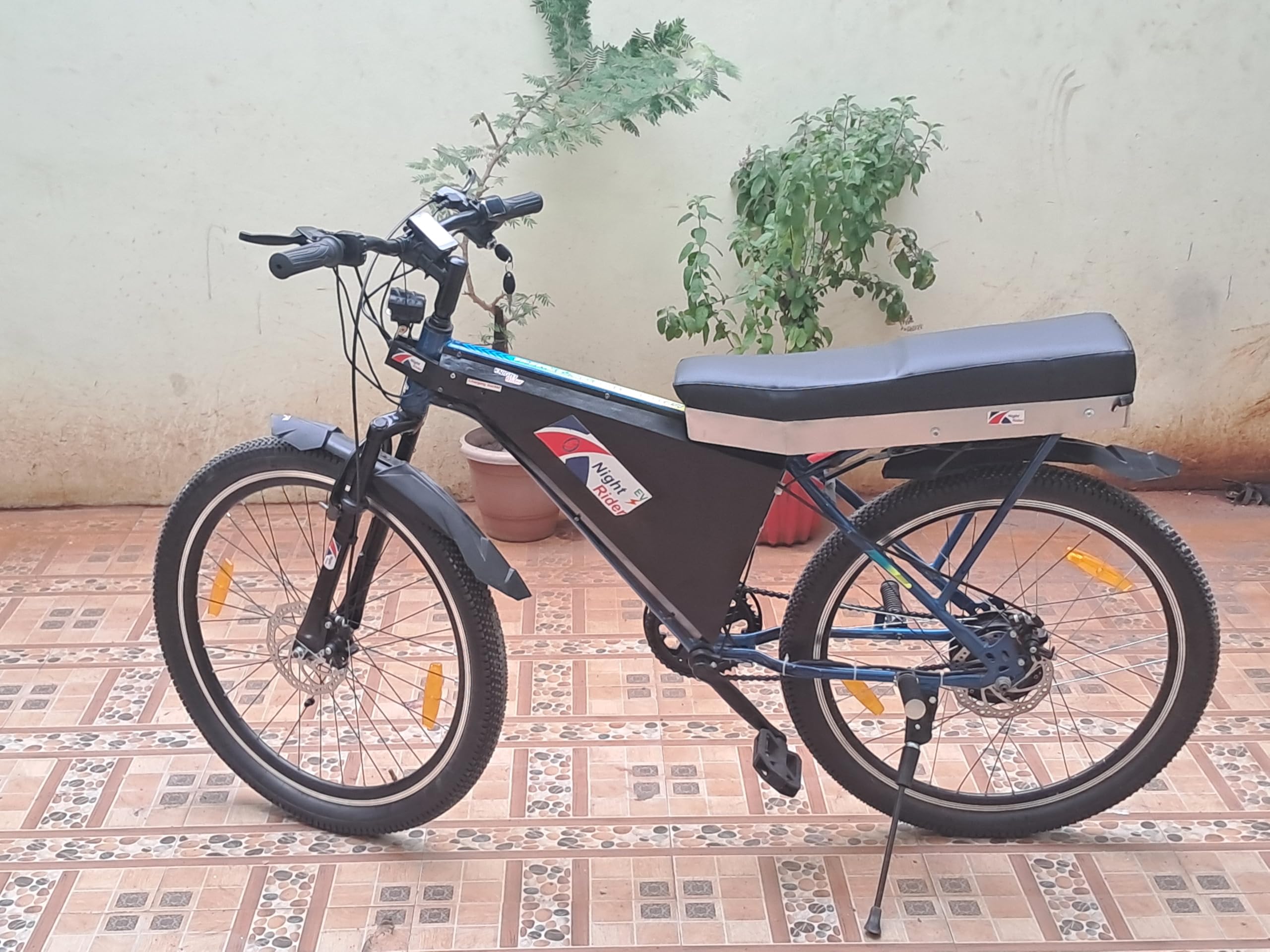 Knight Rider Electric Cycle. 26 Inch Electric Cycle, 36V 350W Hub Motor, 36V 12Ah Lithium-ion Battery, 35 kmh Speed, 50 km Range, 160 kg Load Capacity, Dual Disc Brakes, Front Suspension, LED Lights (B0DH26Y43V) Amazon Price History, Amazon Price Tracker