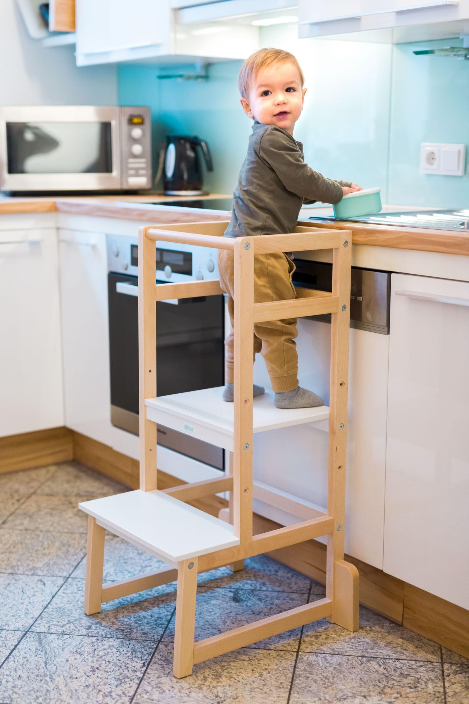Fillikid Kinder Lernturm | Entdeckertum mitwachsend aus Buchenholz | Lerntower Montessori Lernstuhl ab ca. 1 Jahr | Küchenhelfer höhenverstellbar, extrem kippsicher
