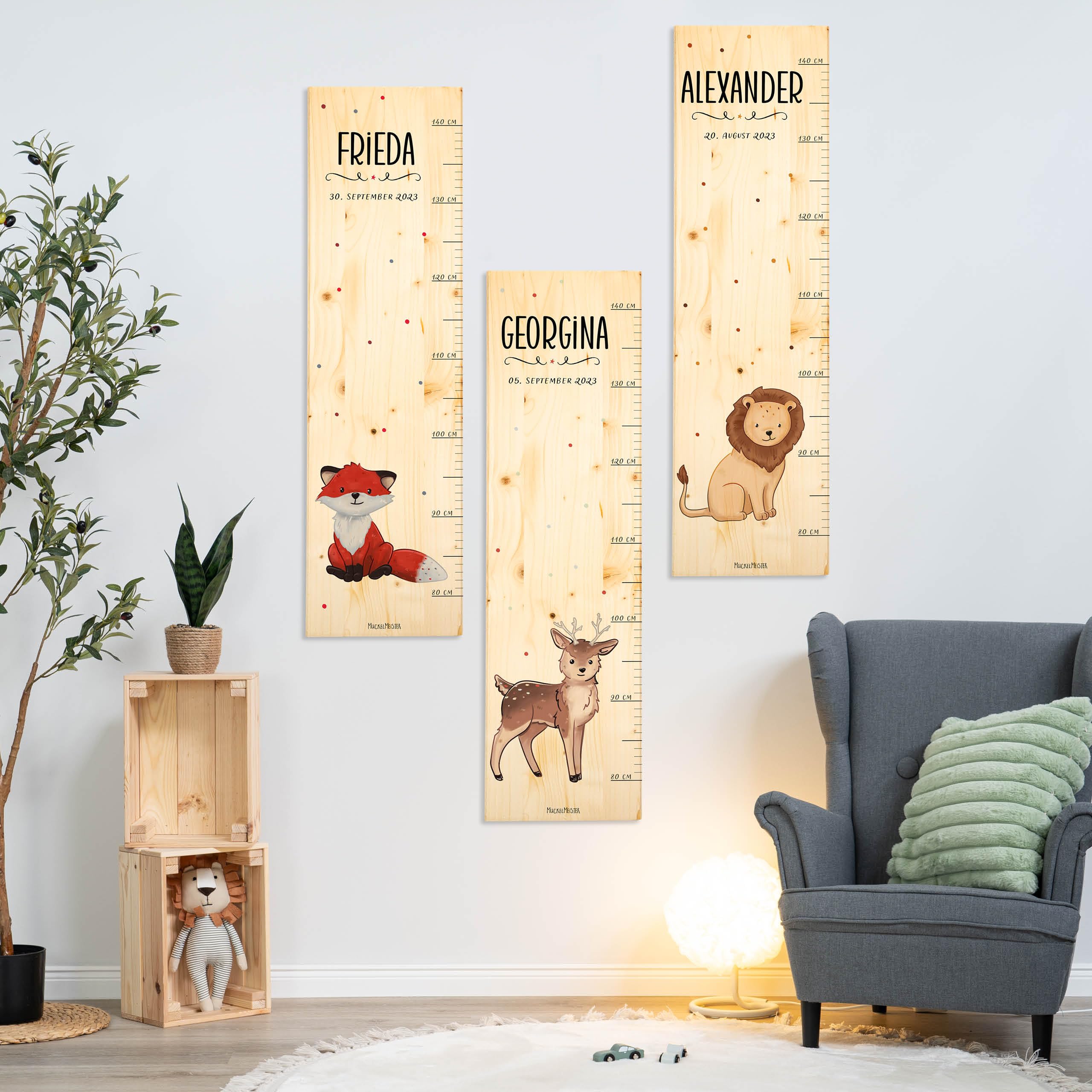 Muckelmeister Messlatte Kinder aus Holz personalisert 80-140cm - Muckelfreunde - 70x20x2cm Kinderzimmer Deko - Geschenke zur Geburt - Maßband Kinder Wand - Geschenkidee Kleinkind - Kuh