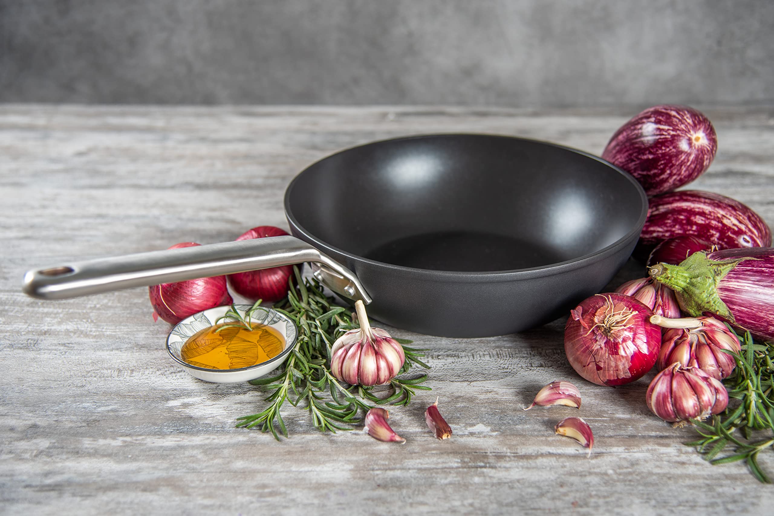 Arcos Wok Antiadherente 28 cm - Aluminio Forjado, Full Induction, Mango Acero Inoxidable Efecto Frío, Ahorro Energético, Apta Lavavajillas, Serie Samoa