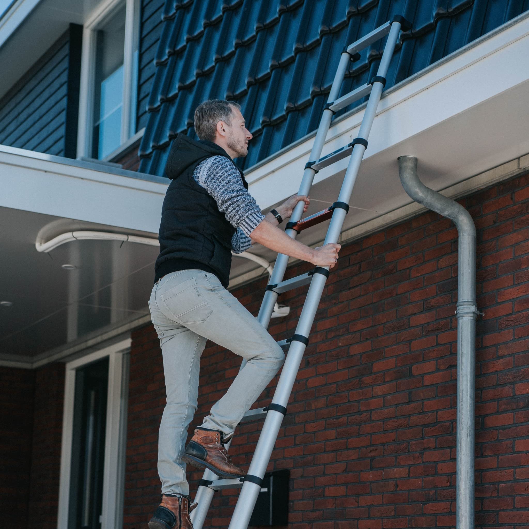 Batavia Teleskopleiter - 3,81m maximale Länge mit Giraffe Air Soft-Close-Technologie - 150 kg Belastbarkeit - 3,8 Alu-Teleskopleiter - Hochwertige Ausziehleiter für Profis und Heimwerker.