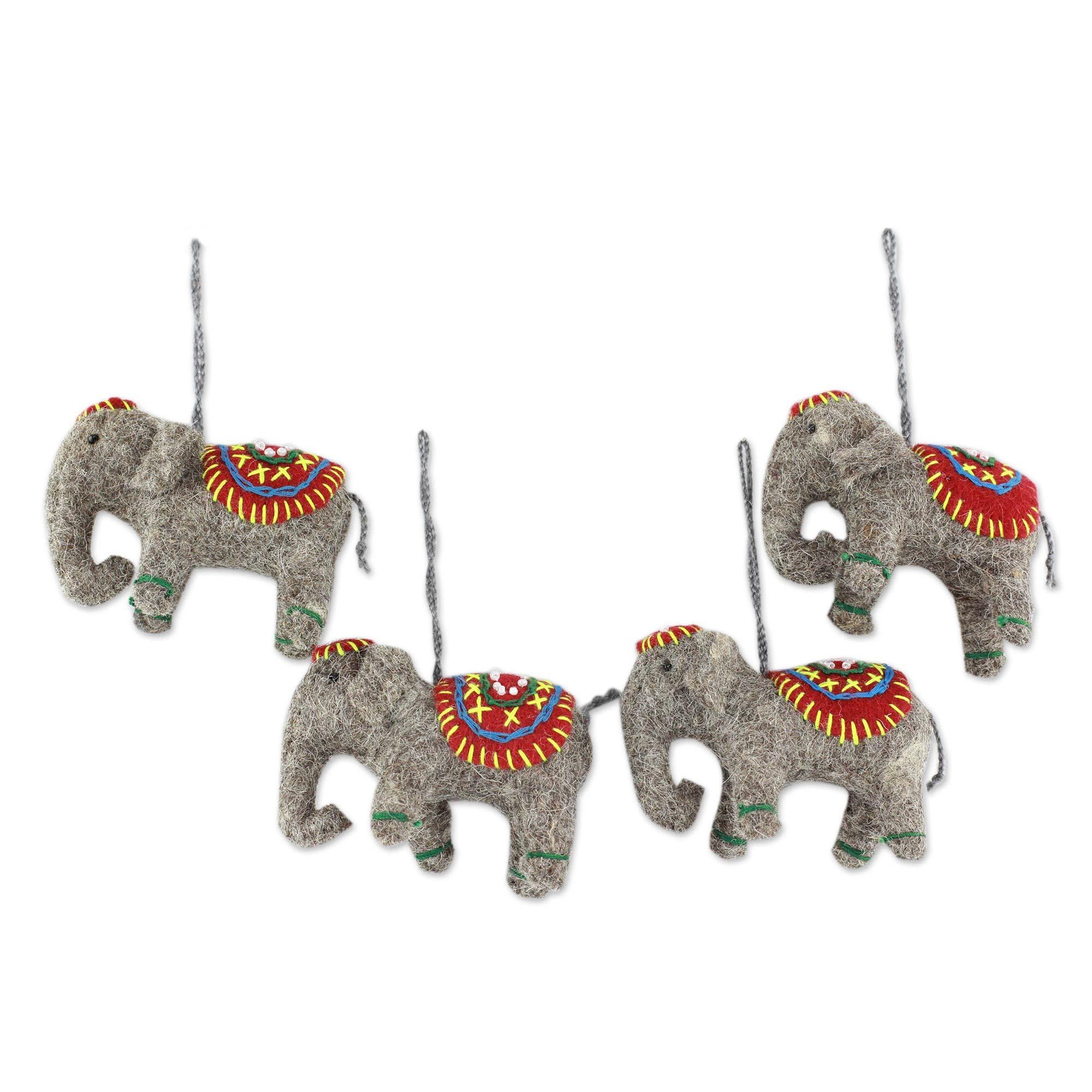 Éléphants en laine feutrée Novicca : déco suspendue artisanale rouge pour sapin