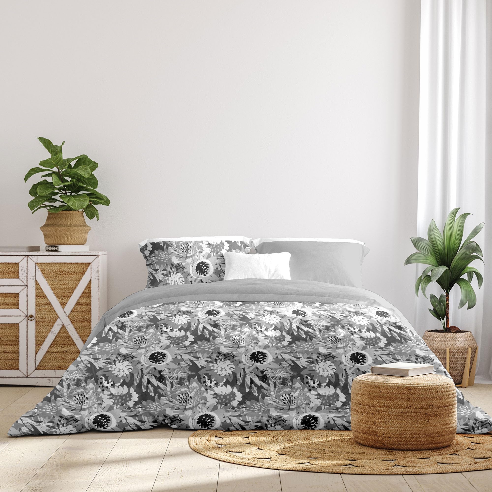 Set Copripiumino Queen Size Intelligent Design Lucy Rosa Con Pompon Jacquard - 3 Pezzi (1 Federa 228x228 + 2 Federe 50x91)