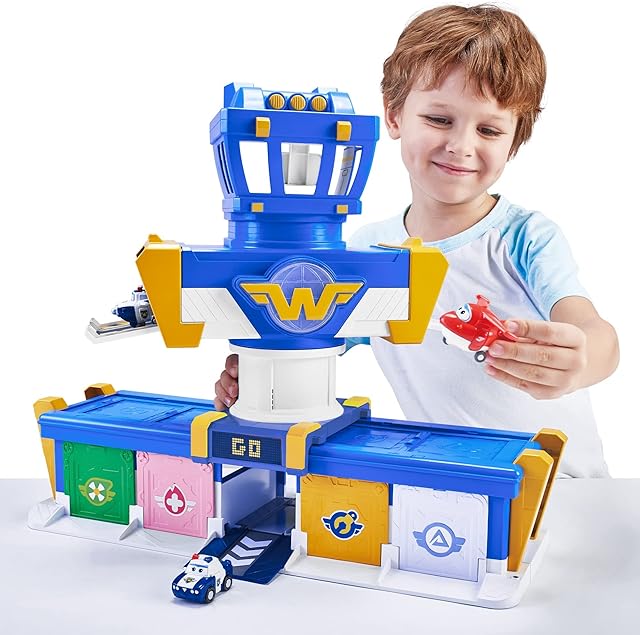 Super Wings EU730830 Missions Team Airport Adventure Playset with Jett Figure Toys for 3+ Year Old Boys Girls with Light and Sound Effects, Multi-Coloured