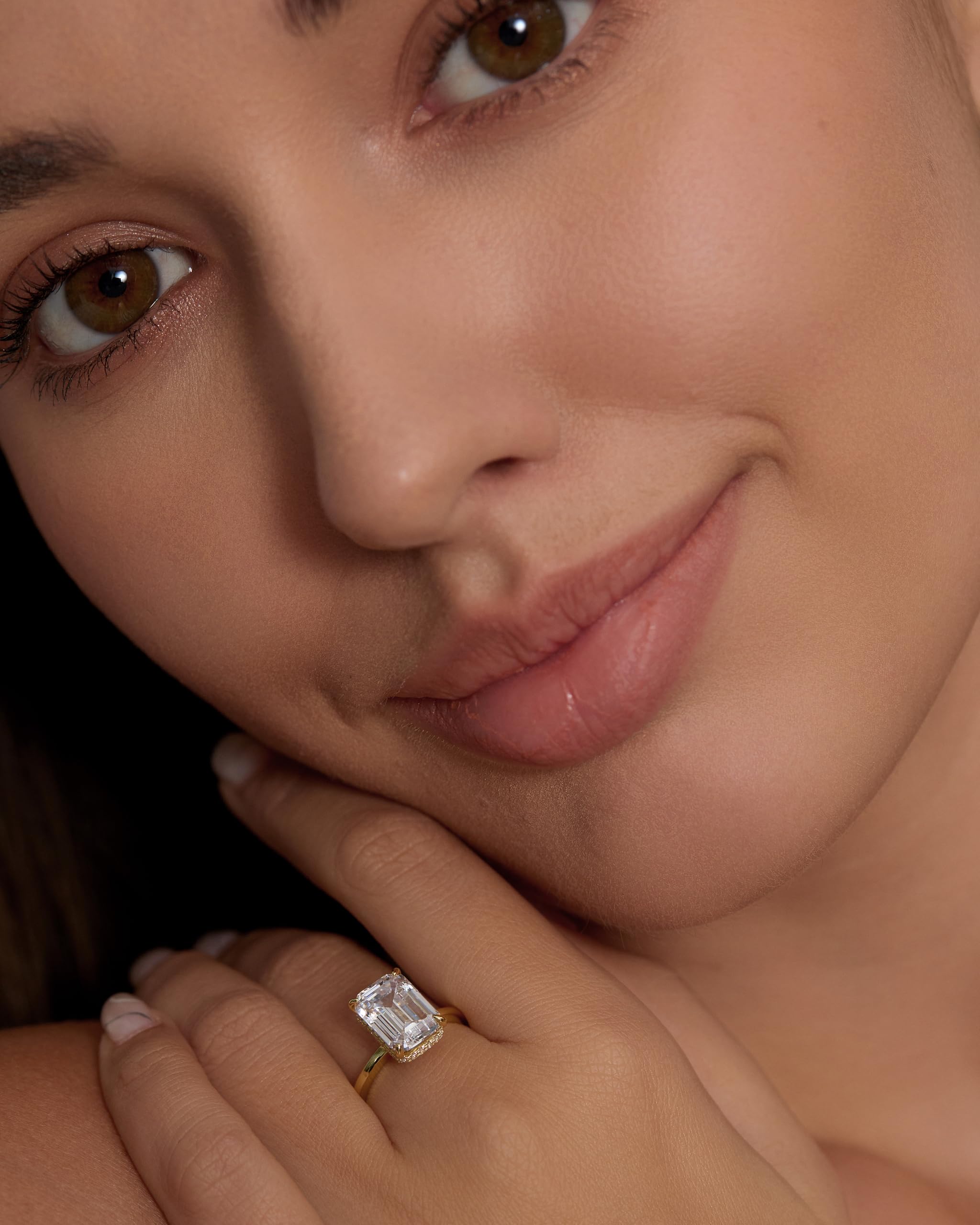 Michooyel Anelli di fidanzamento per le donne Anello di fidanzamento in argento sterling placcato oro 18 carati con zirconi taglio smeraldo da 4 ct Anello di promessa Fede nuziale in argento sterling