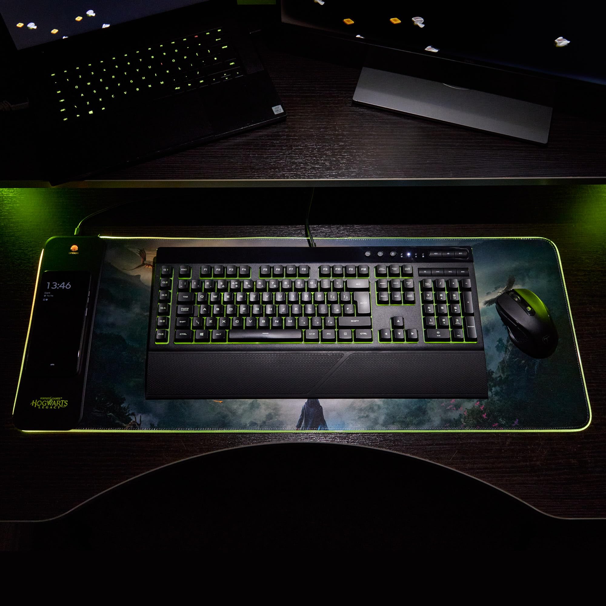 Hogwarts Legacy XL RGB Gaming-Matte mit 15W kabellosem Ladegerät | Anpassbare LED, rutschfest, spritzwassergeschützt
