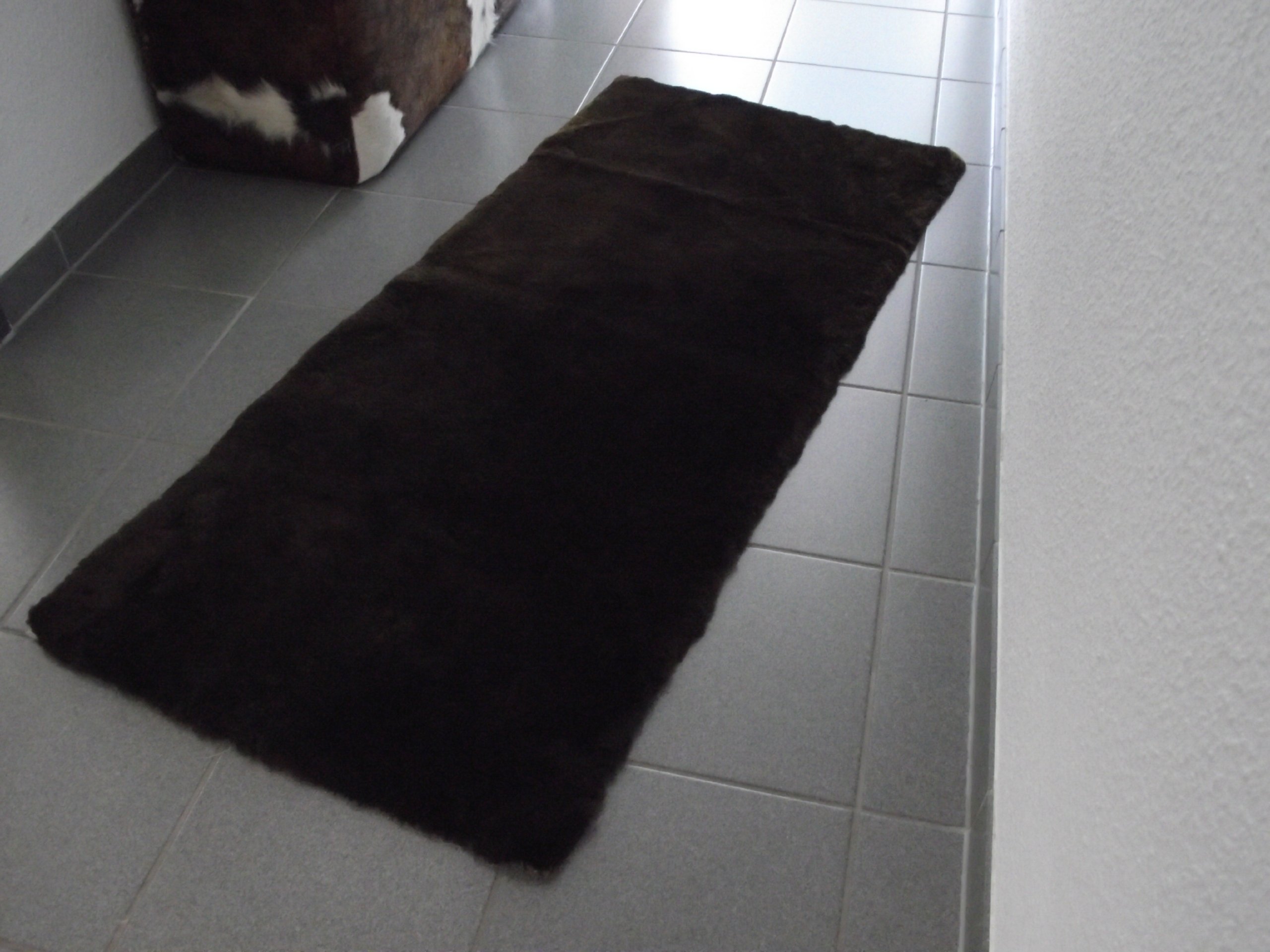Tolle echt Lammfell Couchauflage und/oder Sesselauflage in braun/Dunkelbraun - Gemütliche Sitzauflage als Sesselschoner oder auch als Teppich und Dekofell