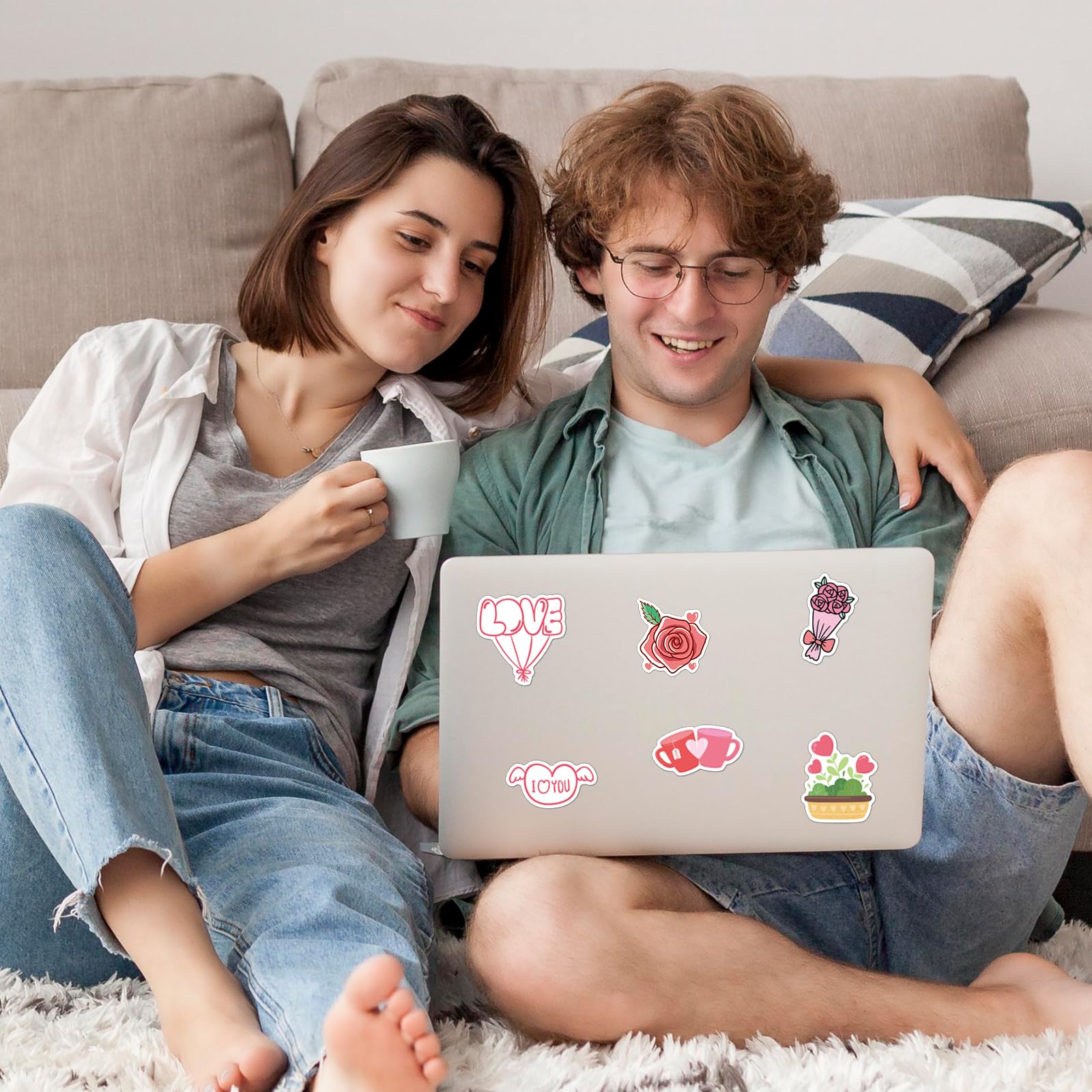 TIESOME 100 sztuk różowych naklejek w kształcie serca, słodkie naklejki do scrapbookingu, estetyczne naklejki na butelki z wodą, wodoodporne winylowe naklejki na koperty, laptop
