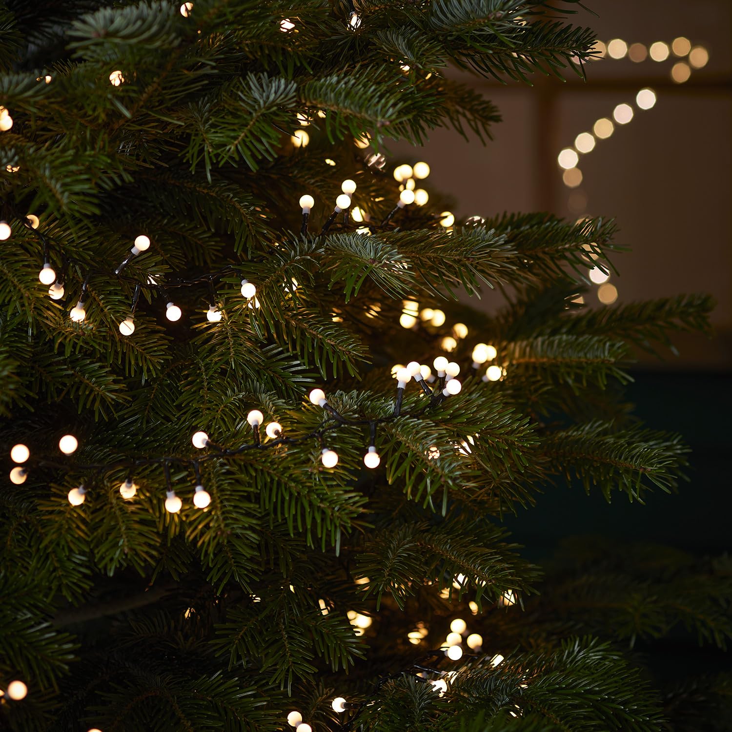 Lights4fun 500er LED Lichterkette mit Fernbedienung Strombetrieben 12,5m Weihnachtsbeleuchtung innen Weihnachten Deko Warmweiße Kugel Weihnachtsbaumlichterkette mit Stecker