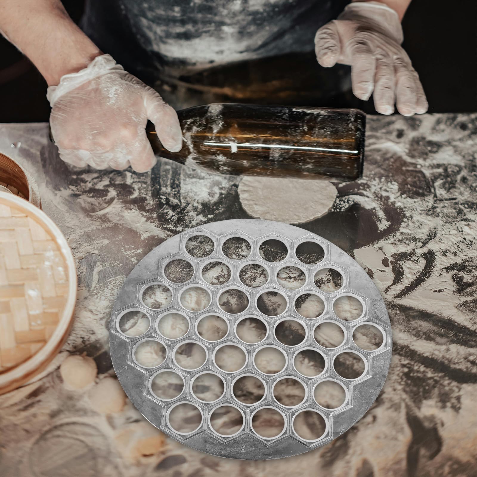 ULTECHNOVO Stampo per Gnocchi in Lega Alluminio Utensile per 37 Ravioli Contemporanei Leggero e Facile da Pulire per Cucina Domestica e Ristoranti Design Compatto per Riporre e Appendere