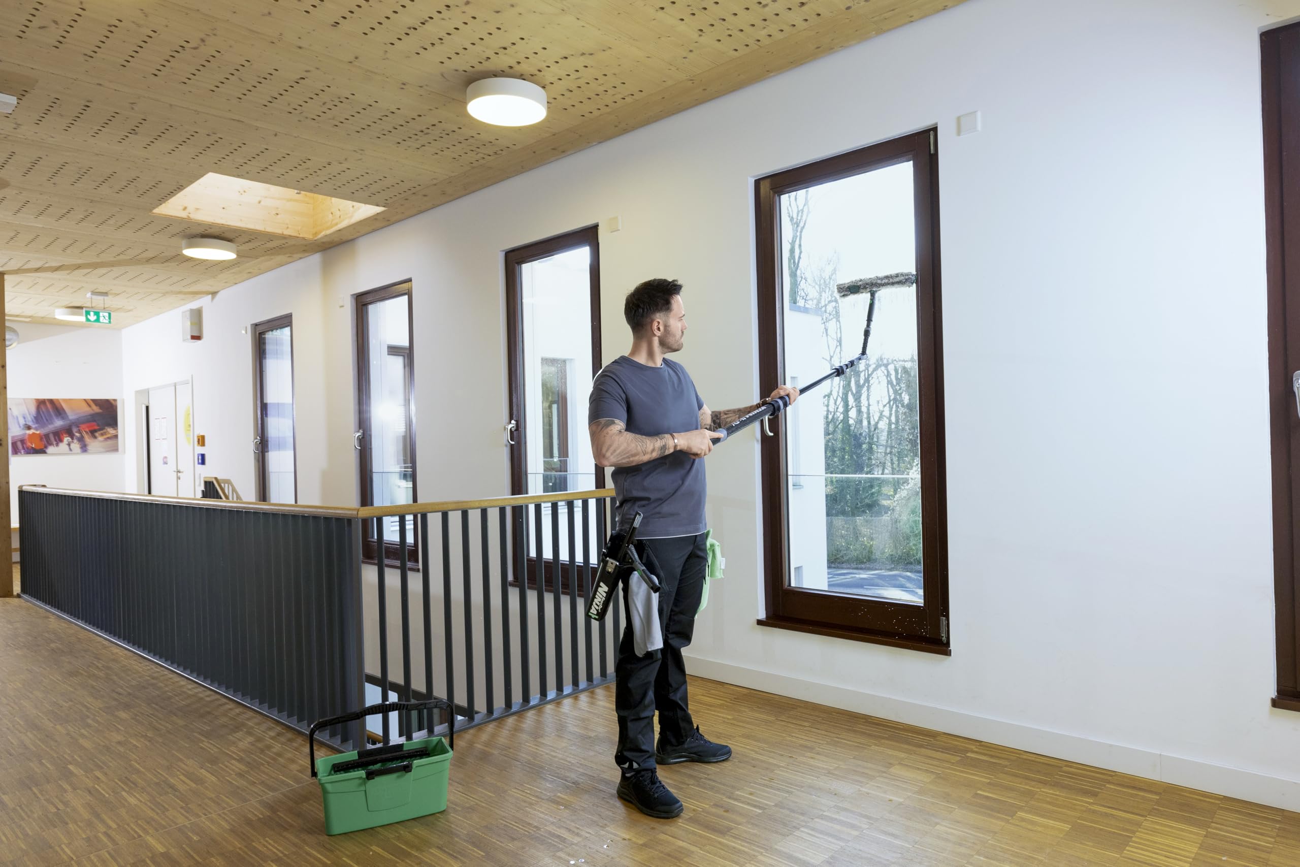 Unger Carbon Teleskopstange Ninja (1,90 m, 4-teilig, Anti-Rutsch Endkappe, kompakt, Fensterreinigung, Verlängerung Reinigung, Zubehör Fensterputz, kompatibel mit Zubehör) NCP19