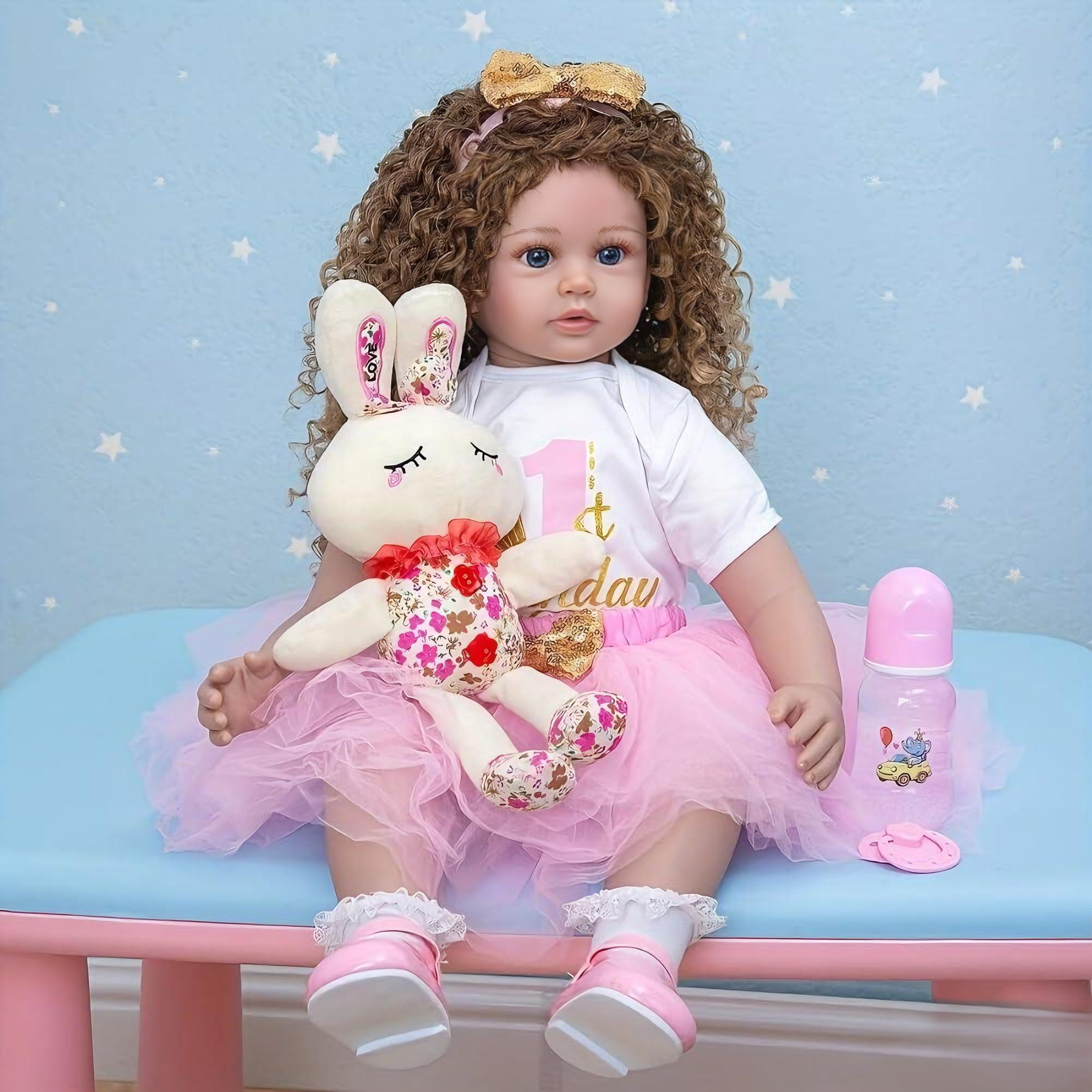 61 cm große echte Babygröße, Reborn-Kleinkind-Mädchenpuppe, verwurzeltes braunes lockiges Haar, weiche Vinyl-Gliedmaßen und Stoffkörper, lebensechte Reborn-Baby-Puppe, die echt lebensecht aussieht