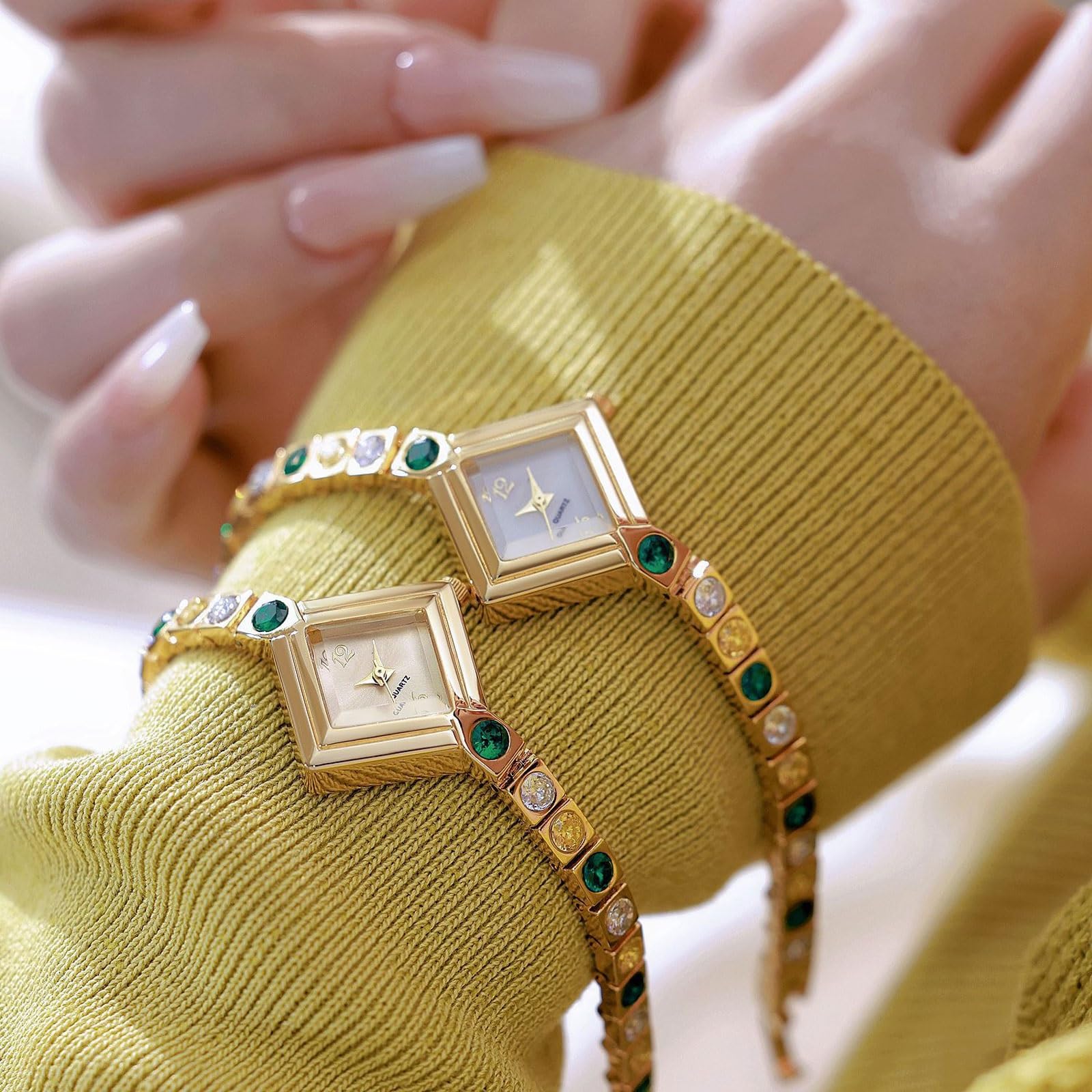 Superbe montre à quartz avec bracelet de luxe léger, montre décontractée vert printemps avec cadran carré est un cadeau tendance pour les femmes Montre-bracelet
