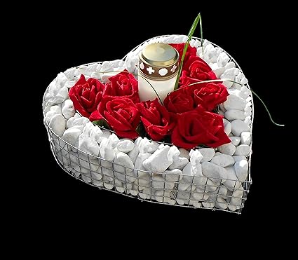 Grille De Cœur Avec Gravier Roses Et Lanterne Funeraire 35 0 X 35 0 X 8