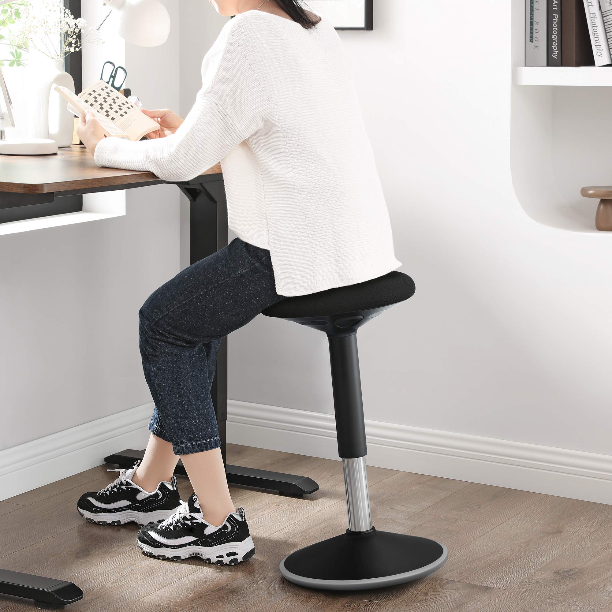 SONGMICS Dynamischer Sitzhocker, Stehhocker, Arbeitssitz, 360 ° drehbar, ergonomisch, höhenverstellbar 56-81 cm, einfache Montage, Schwarz OSC05BK