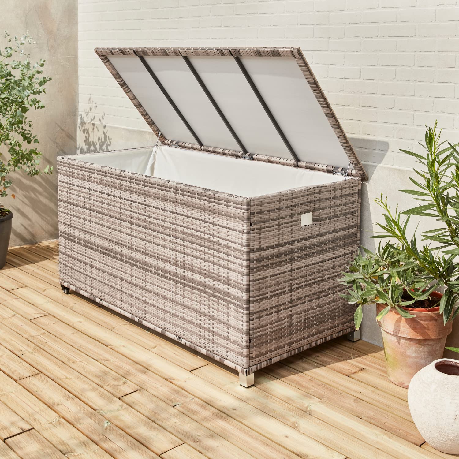 Alice's Garden - Coffre de jardin en résine tressée - Cassapanca Nuances de Gris - 790L. vérins. roulettes. poignée et housse intérieure écrue. rangement coussins 162x82cm