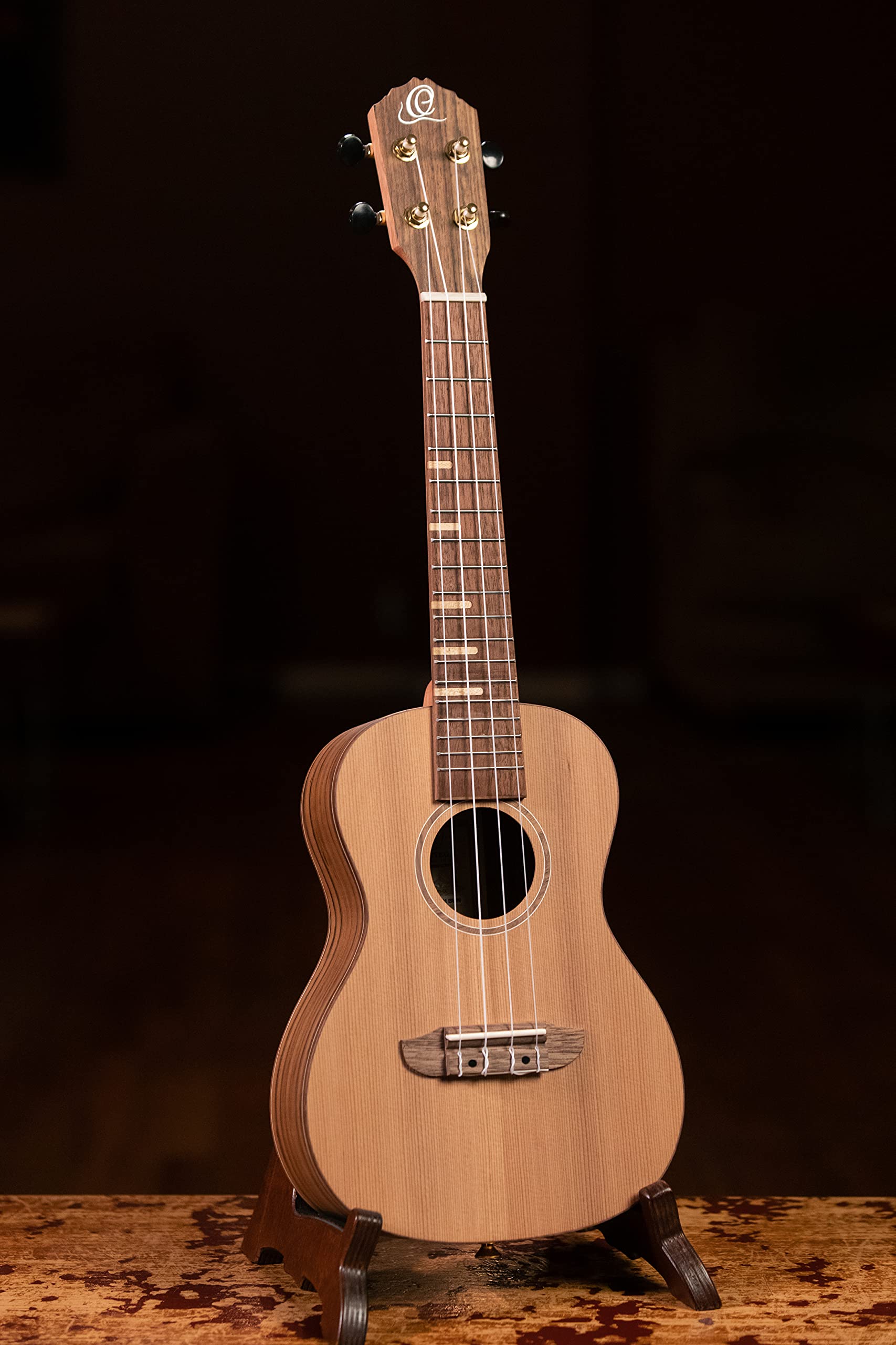 Ortega Guitars Konzert Ukulele Akustisch – Timber Series – Inklusive Gigbag – Zeder, Walnuss, Natur (RUTI-CC)
