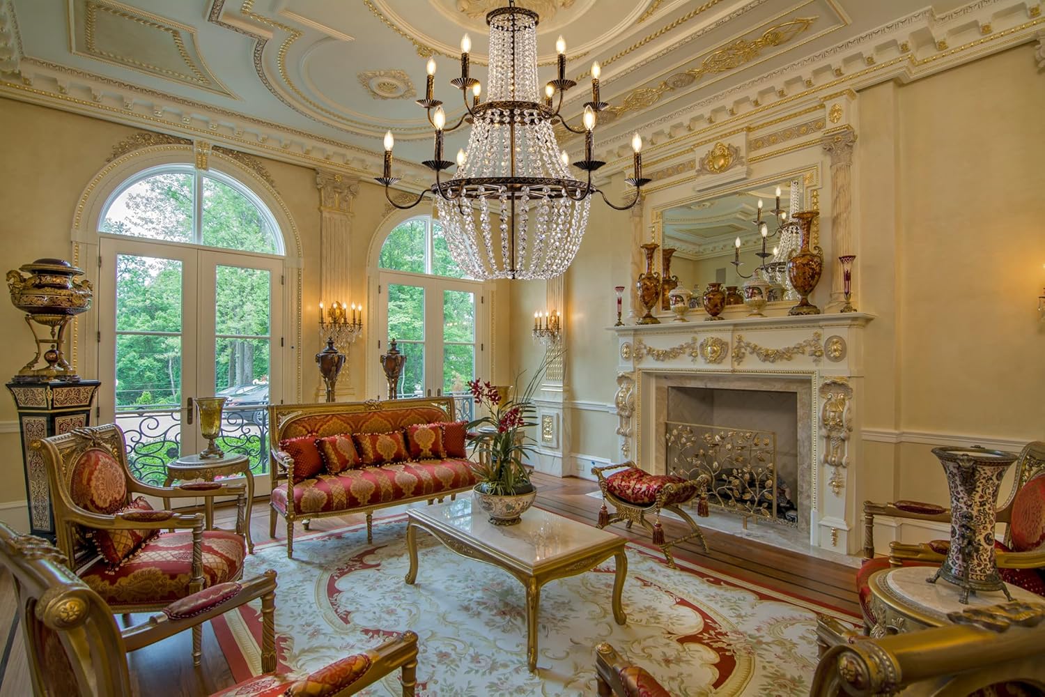 Detaljan prikaz kristalnog lustera