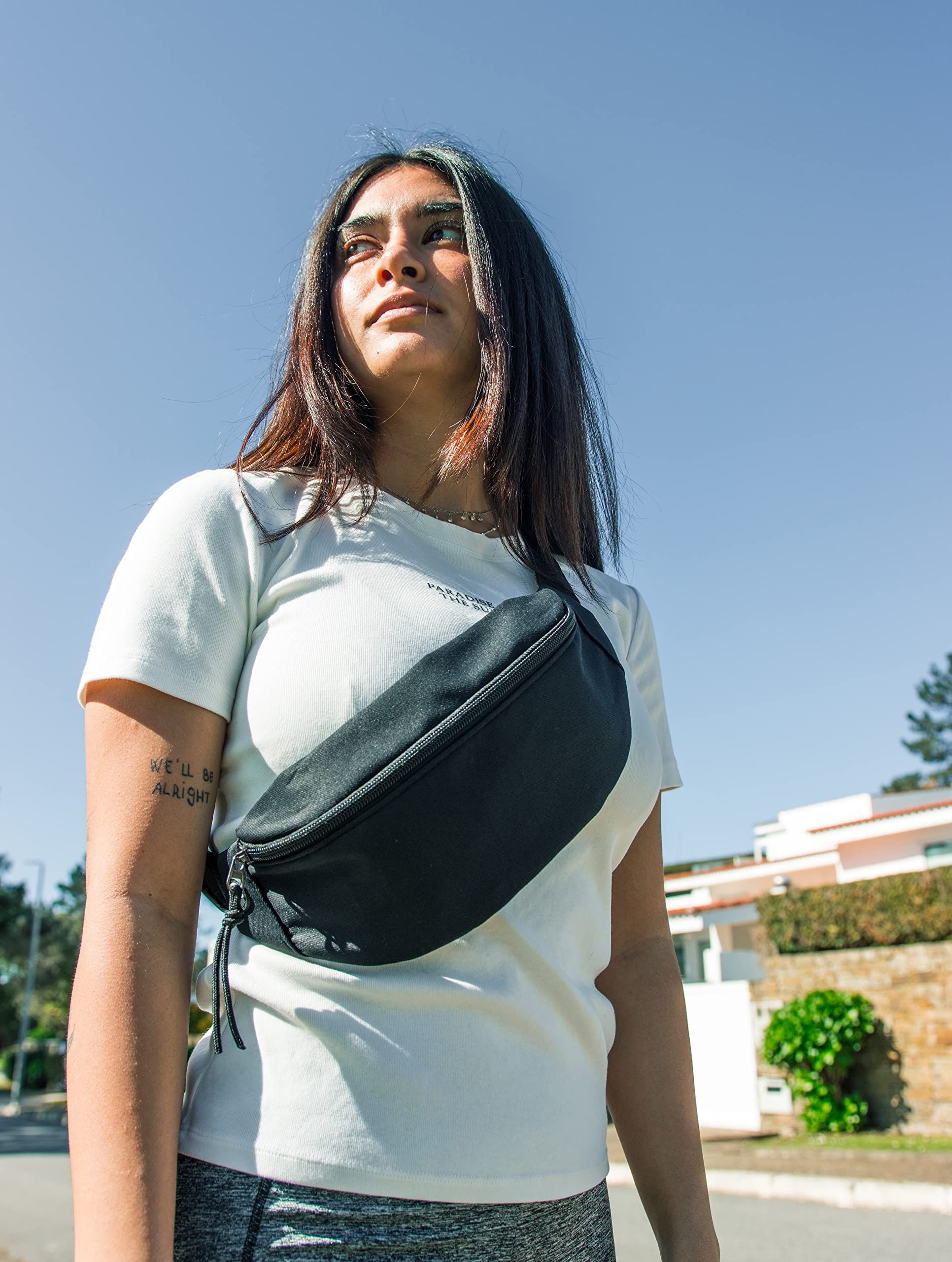 Riñonera Deportiva para Hombre y Mujer de Tela con Cinturón Ajustable para Entrenamiento al Aire Libre, Senderismo, Viaje y Casual, Colgante para Llaves Gratis de Regalo. (Negro)